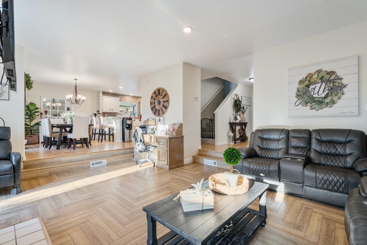 Detail Gallery Image 13 of 44 For 1090 Los Altos Dr, Hollister,  CA 95023 - 4 Beds | 2/1 Baths