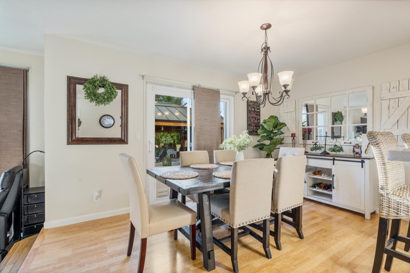 Detail Gallery Image 14 of 44 For 1090 Los Altos Dr, Hollister,  CA 95023 - 4 Beds | 2/1 Baths