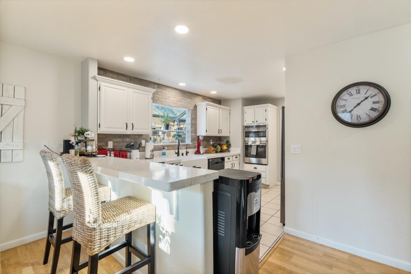 Detail Gallery Image 16 of 44 For 1090 Los Altos Dr, Hollister,  CA 95023 - 4 Beds | 2/1 Baths
