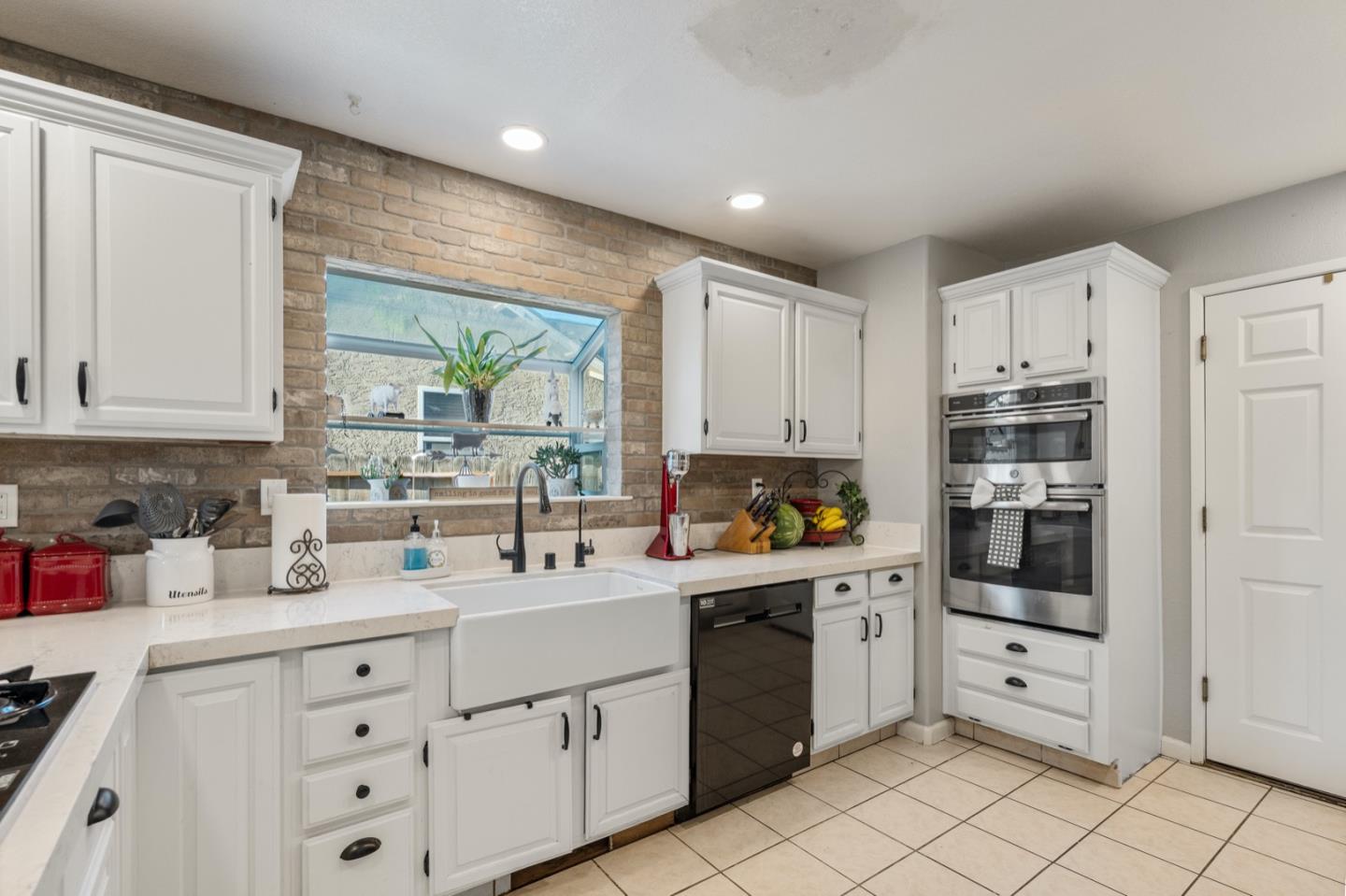 Detail Gallery Image 17 of 44 For 1090 Los Altos Dr, Hollister,  CA 95023 - 4 Beds | 2/1 Baths