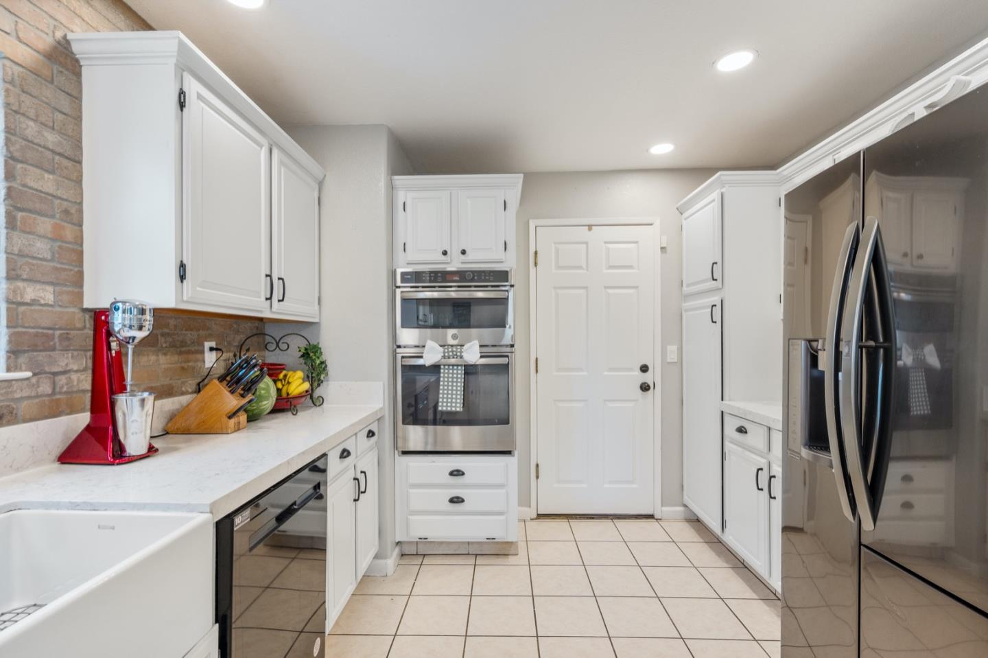 Detail Gallery Image 18 of 44 For 1090 Los Altos Dr, Hollister,  CA 95023 - 4 Beds | 2/1 Baths