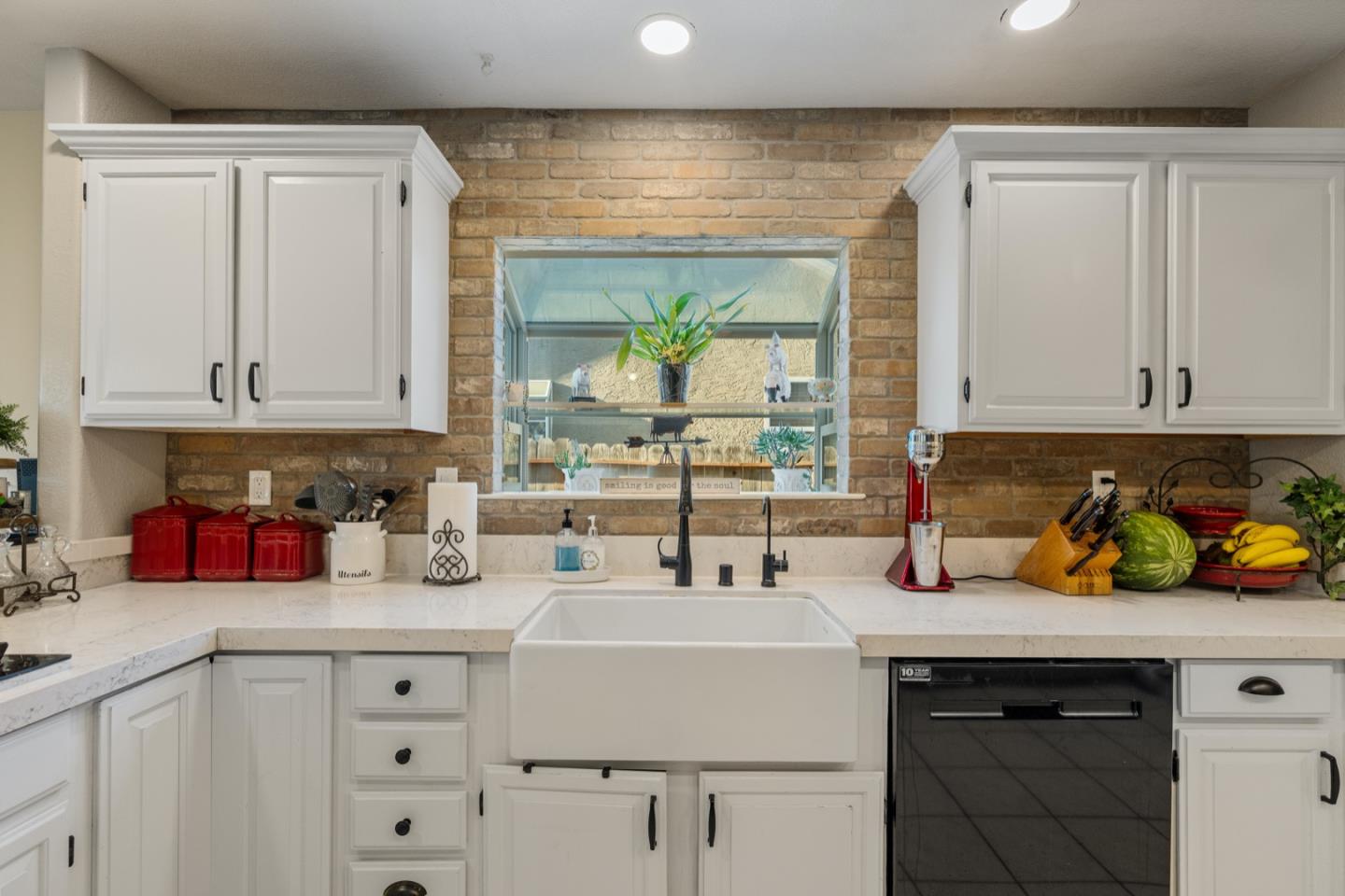 Detail Gallery Image 19 of 44 For 1090 Los Altos Dr, Hollister,  CA 95023 - 4 Beds | 2/1 Baths