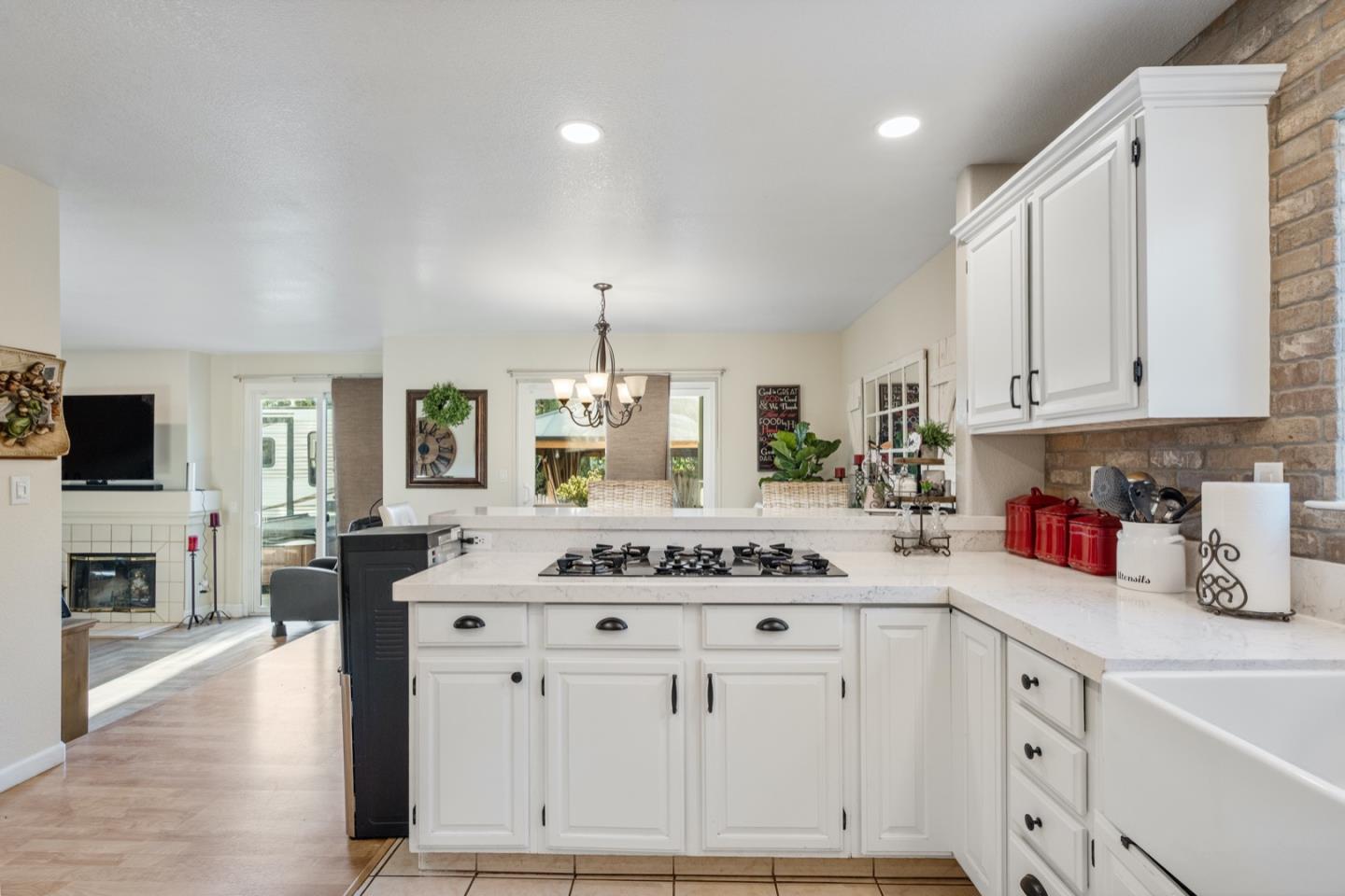 Detail Gallery Image 20 of 44 For 1090 Los Altos Dr, Hollister,  CA 95023 - 4 Beds | 2/1 Baths