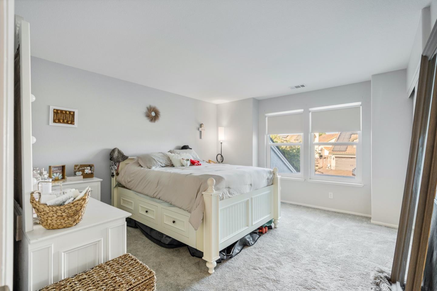 Detail Gallery Image 24 of 44 For 1090 Los Altos Dr, Hollister,  CA 95023 - 4 Beds | 2/1 Baths