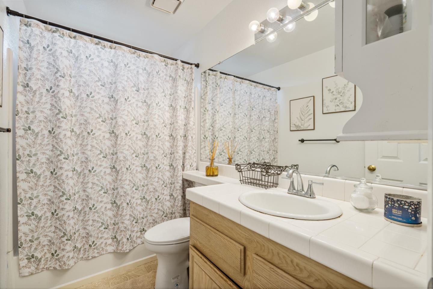 Detail Gallery Image 25 of 44 For 1090 Los Altos Dr, Hollister,  CA 95023 - 4 Beds | 2/1 Baths