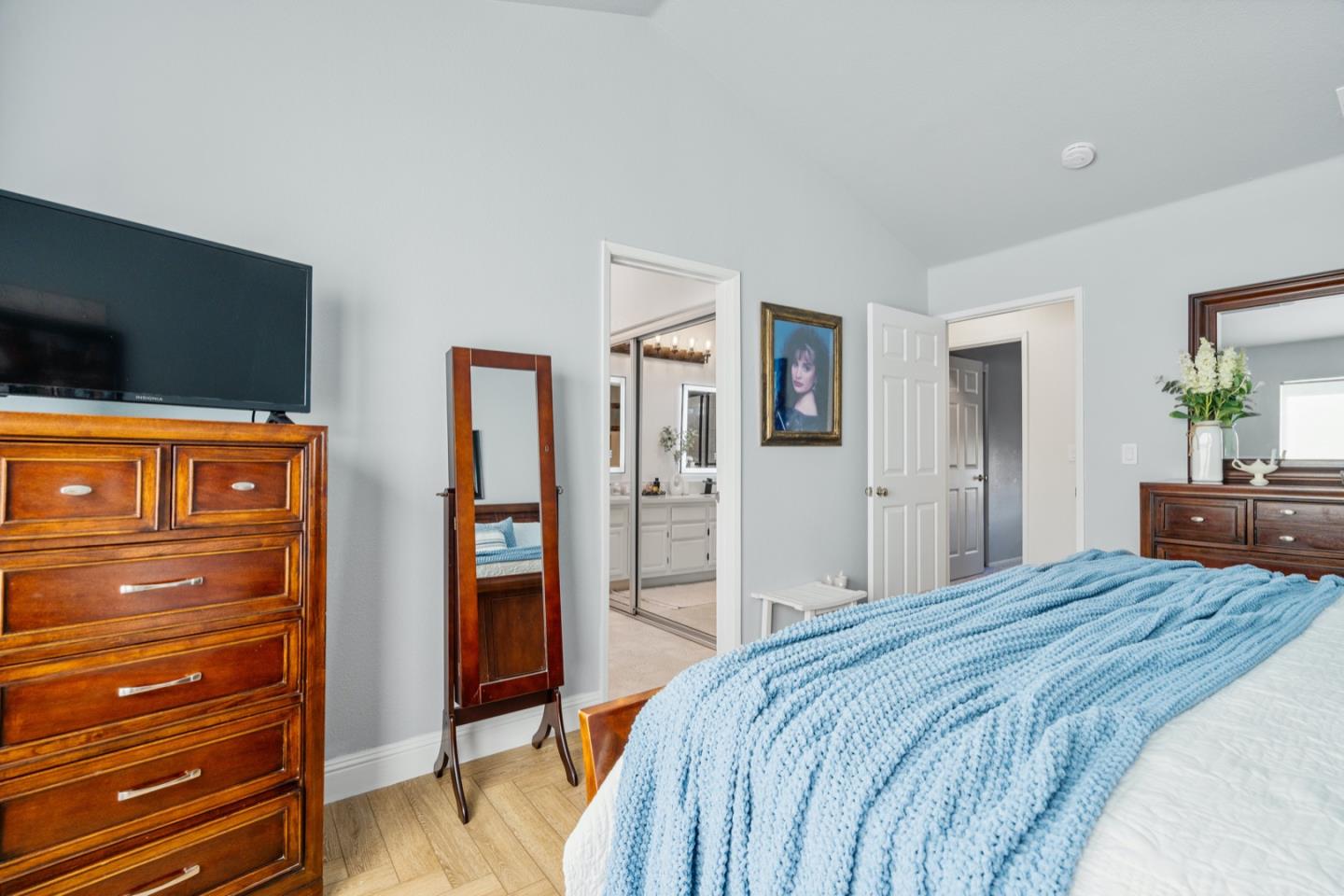 Detail Gallery Image 29 of 44 For 1090 Los Altos Dr, Hollister,  CA 95023 - 4 Beds | 2/1 Baths