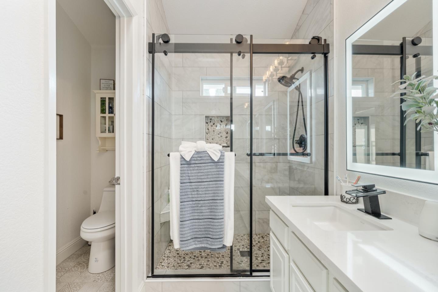 Detail Gallery Image 32 of 44 For 1090 Los Altos Dr, Hollister,  CA 95023 - 4 Beds | 2/1 Baths