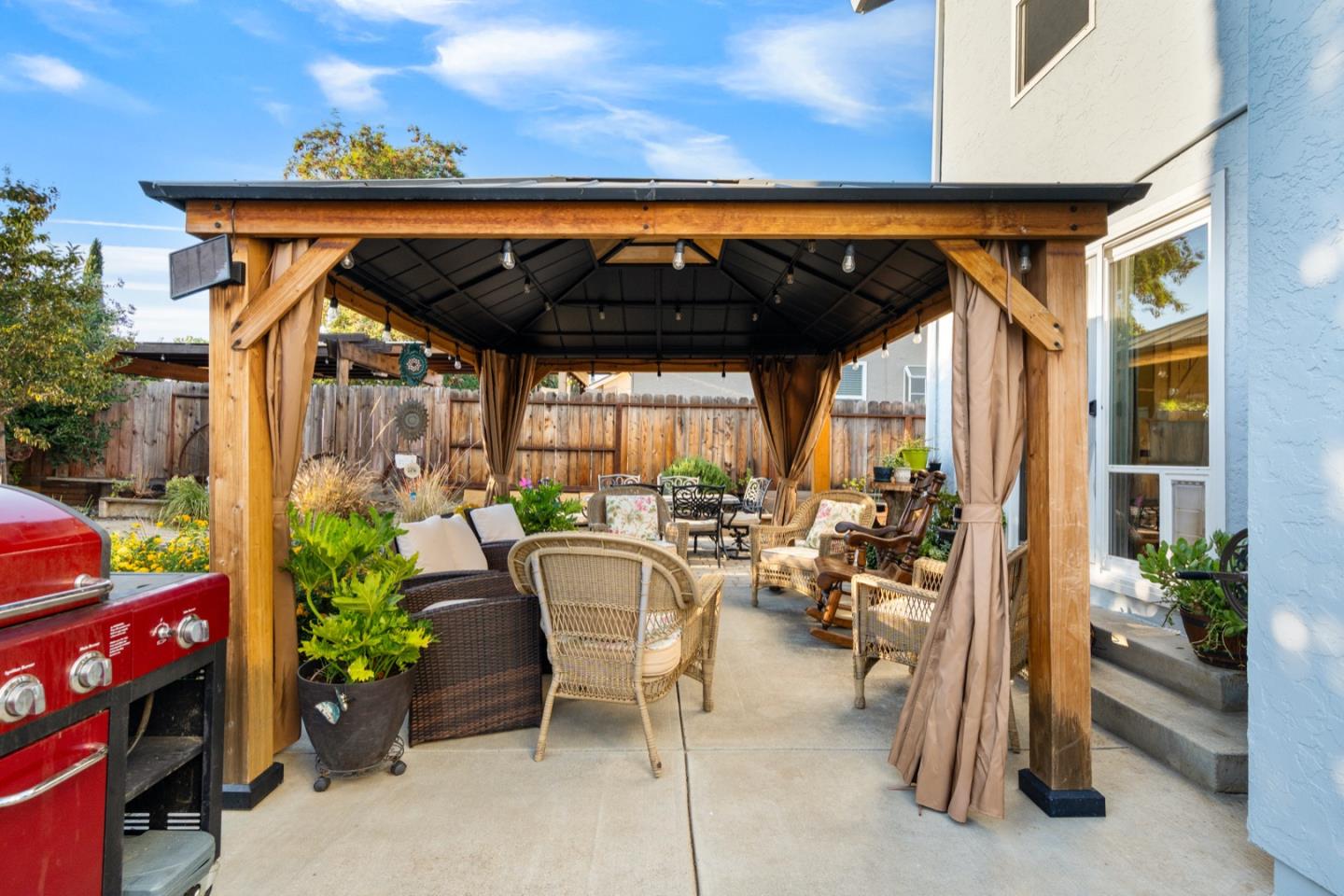 Detail Gallery Image 36 of 44 For 1090 Los Altos Dr, Hollister,  CA 95023 - 4 Beds | 2/1 Baths