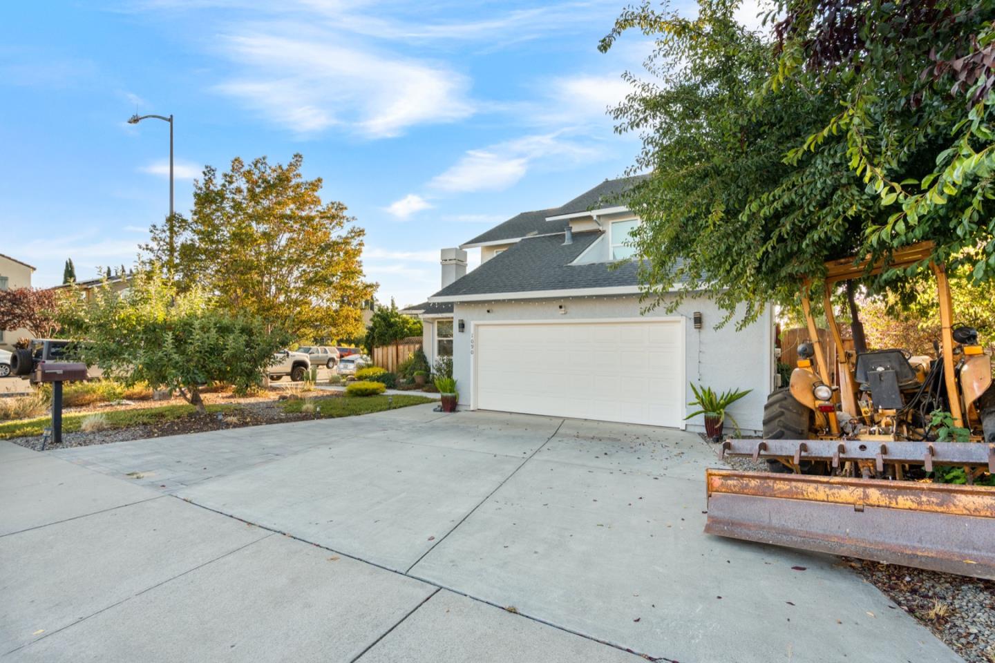 Detail Gallery Image 4 of 44 For 1090 Los Altos Dr, Hollister,  CA 95023 - 4 Beds | 2/1 Baths