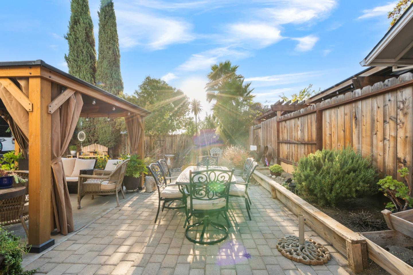 Detail Gallery Image 41 of 44 For 1090 Los Altos Dr, Hollister,  CA 95023 - 4 Beds | 2/1 Baths