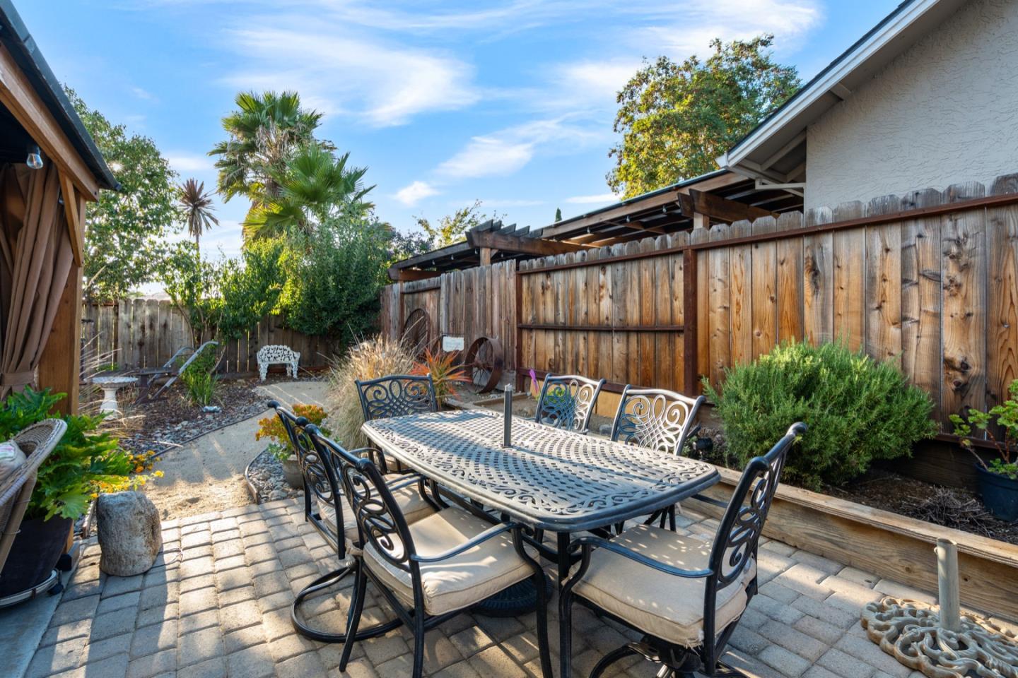 Detail Gallery Image 42 of 44 For 1090 Los Altos Dr, Hollister,  CA 95023 - 4 Beds | 2/1 Baths