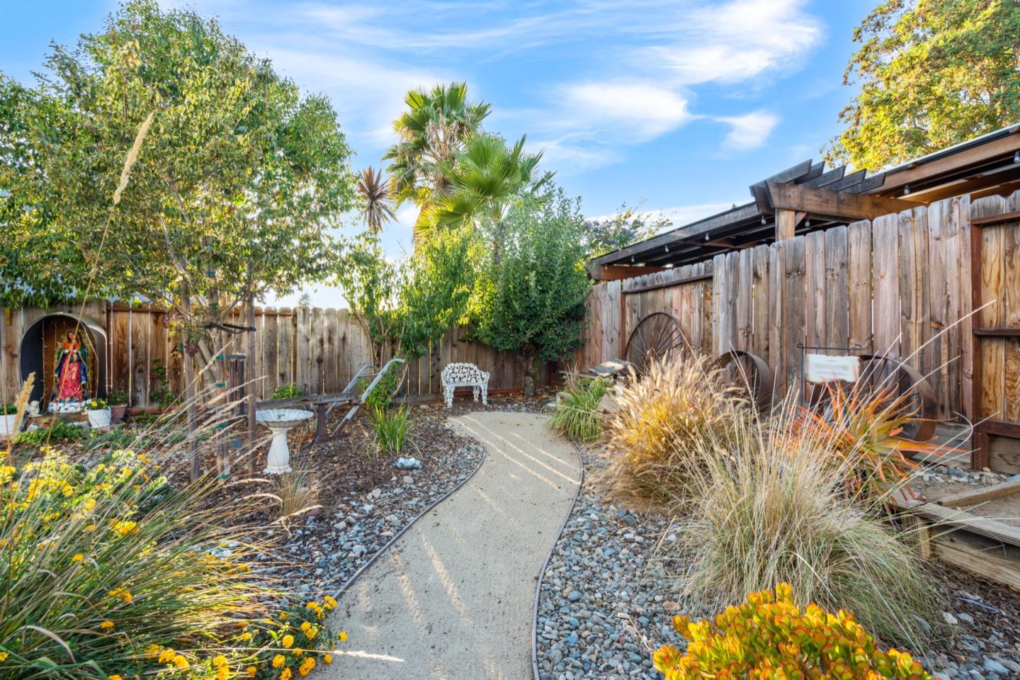 Detail Gallery Image 43 of 44 For 1090 Los Altos Dr, Hollister,  CA 95023 - 4 Beds | 2/1 Baths