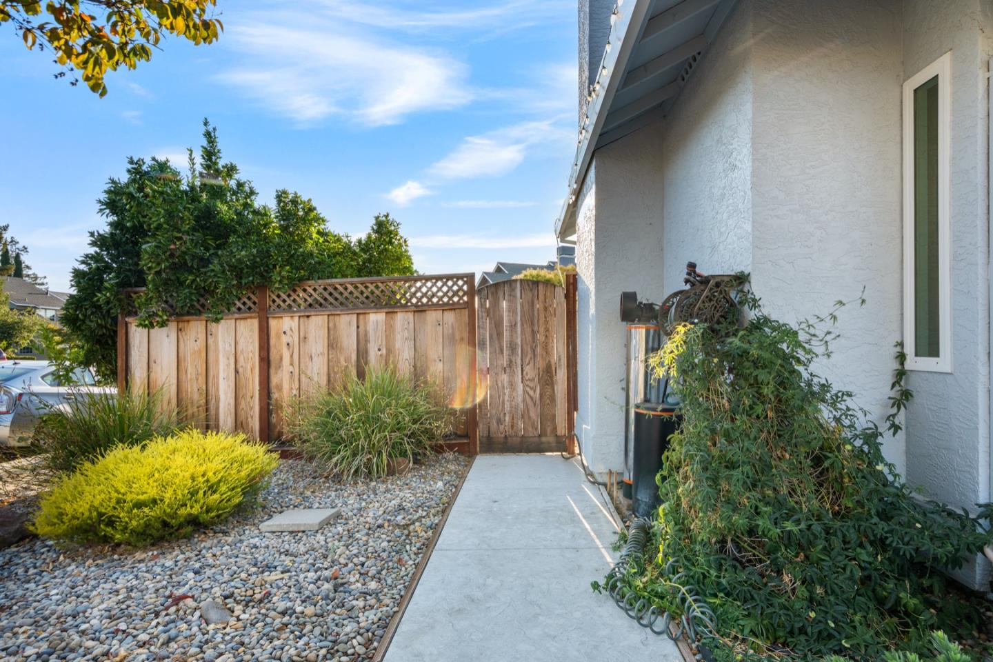 Detail Gallery Image 6 of 44 For 1090 Los Altos Dr, Hollister,  CA 95023 - 4 Beds | 2/1 Baths