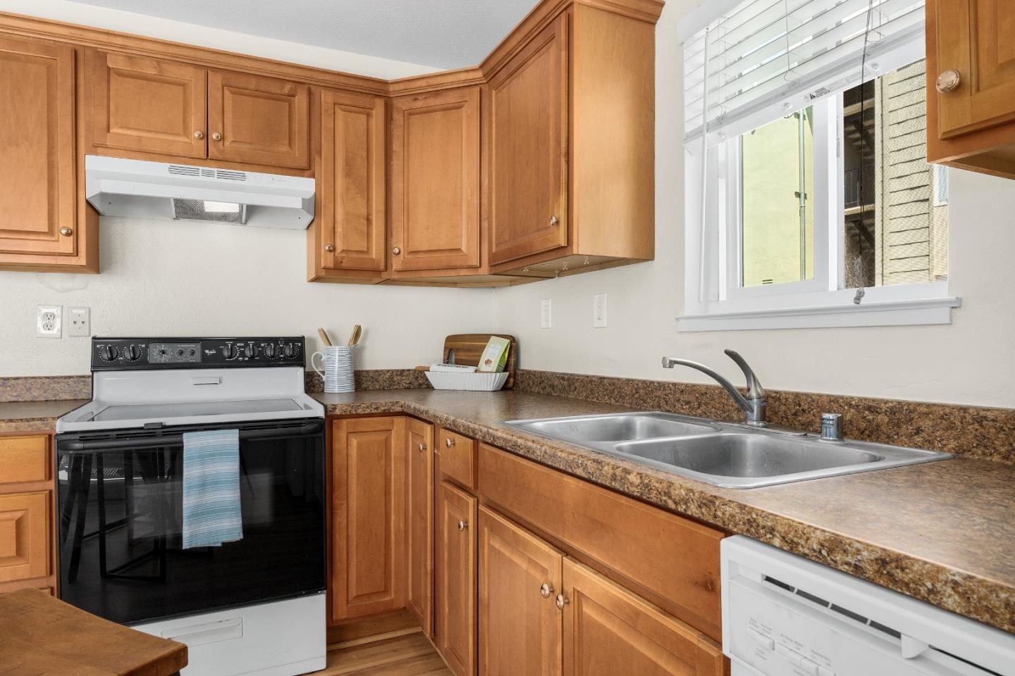 Detail Gallery Image 12 of 32 For 815 Balboa Ave #103,  Capitola,  CA 95010 - 2 Beds | 1/1 Baths