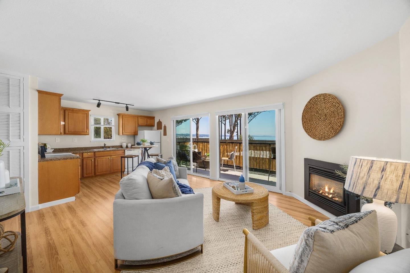 Detail Gallery Image 4 of 32 For 815 Balboa Ave #103,  Capitola,  CA 95010 - 2 Beds | 1/1 Baths