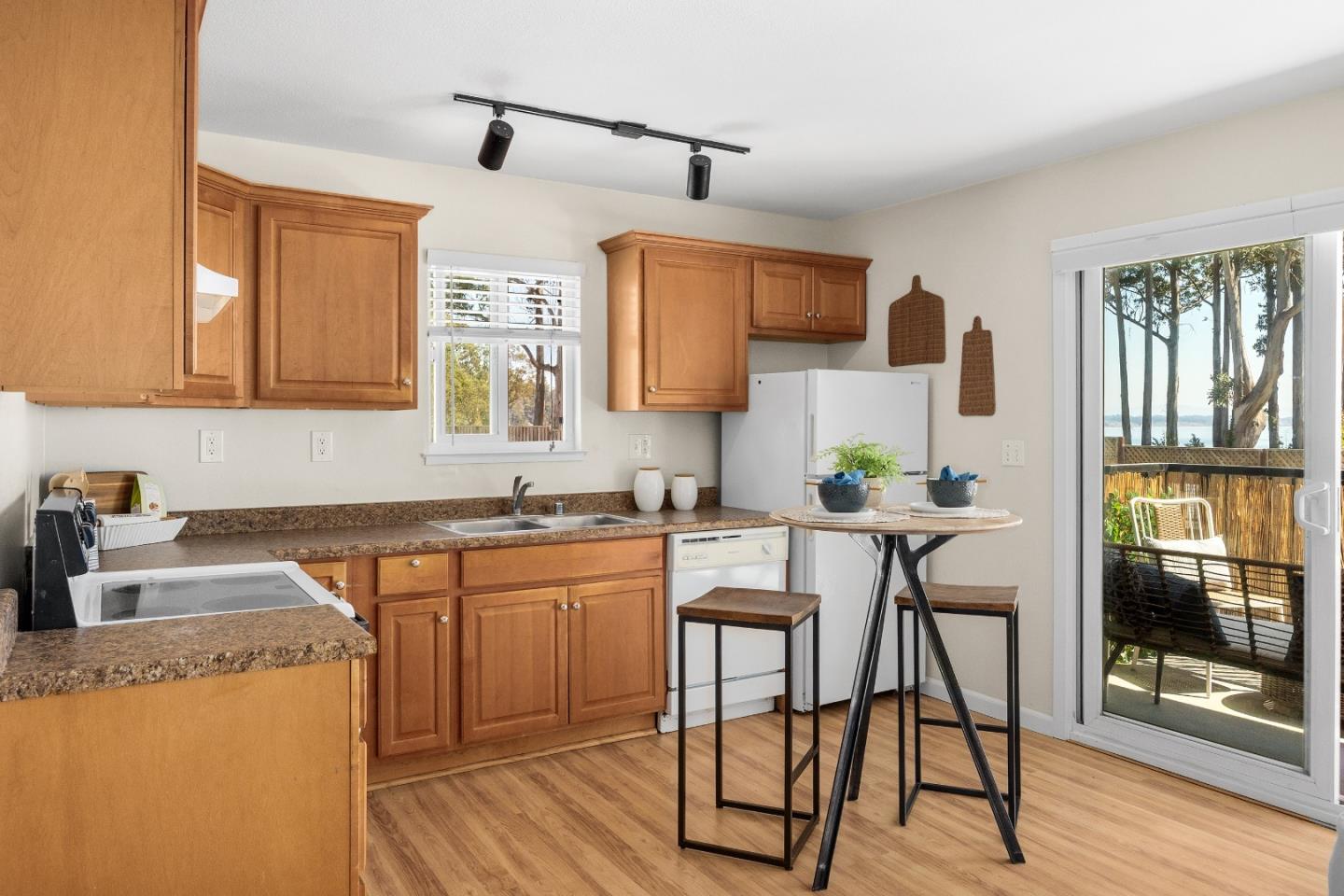 Detail Gallery Image 5 of 32 For 815 Balboa Ave #103,  Capitola,  CA 95010 - 2 Beds | 1/1 Baths