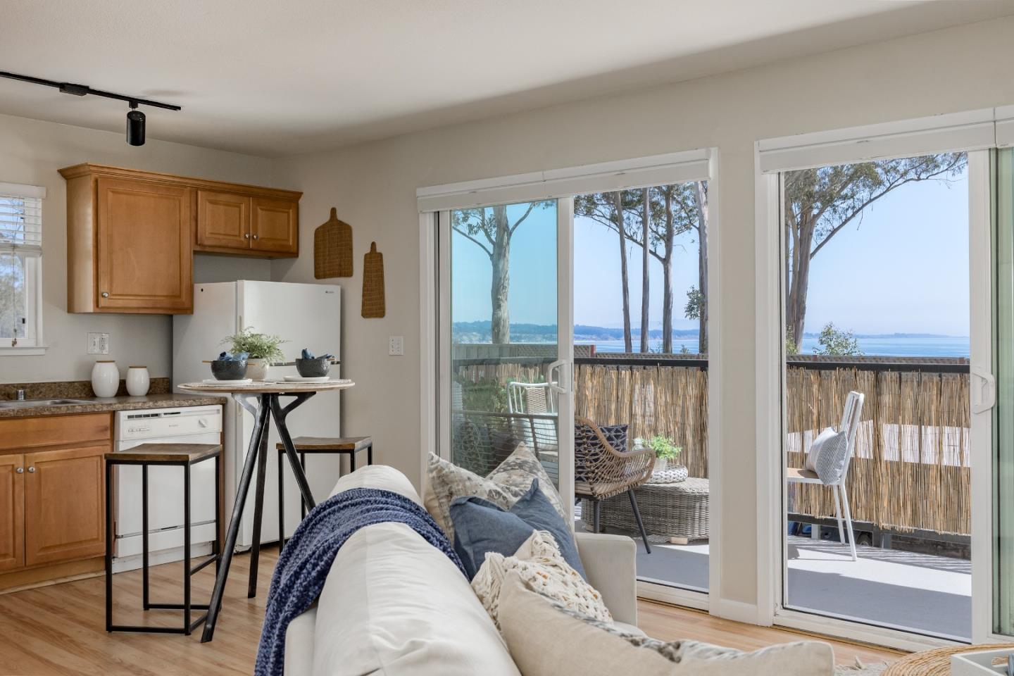 Detail Gallery Image 6 of 32 For 815 Balboa Ave #103,  Capitola,  CA 95010 - 2 Beds | 1/1 Baths