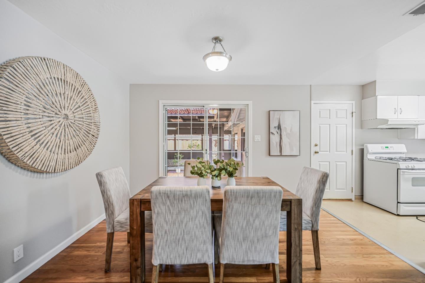 Detail Gallery Image 11 of 19 For 1654 Alison Ave, Mountain View,  CA 94040 - 3 Beds | 2 Baths