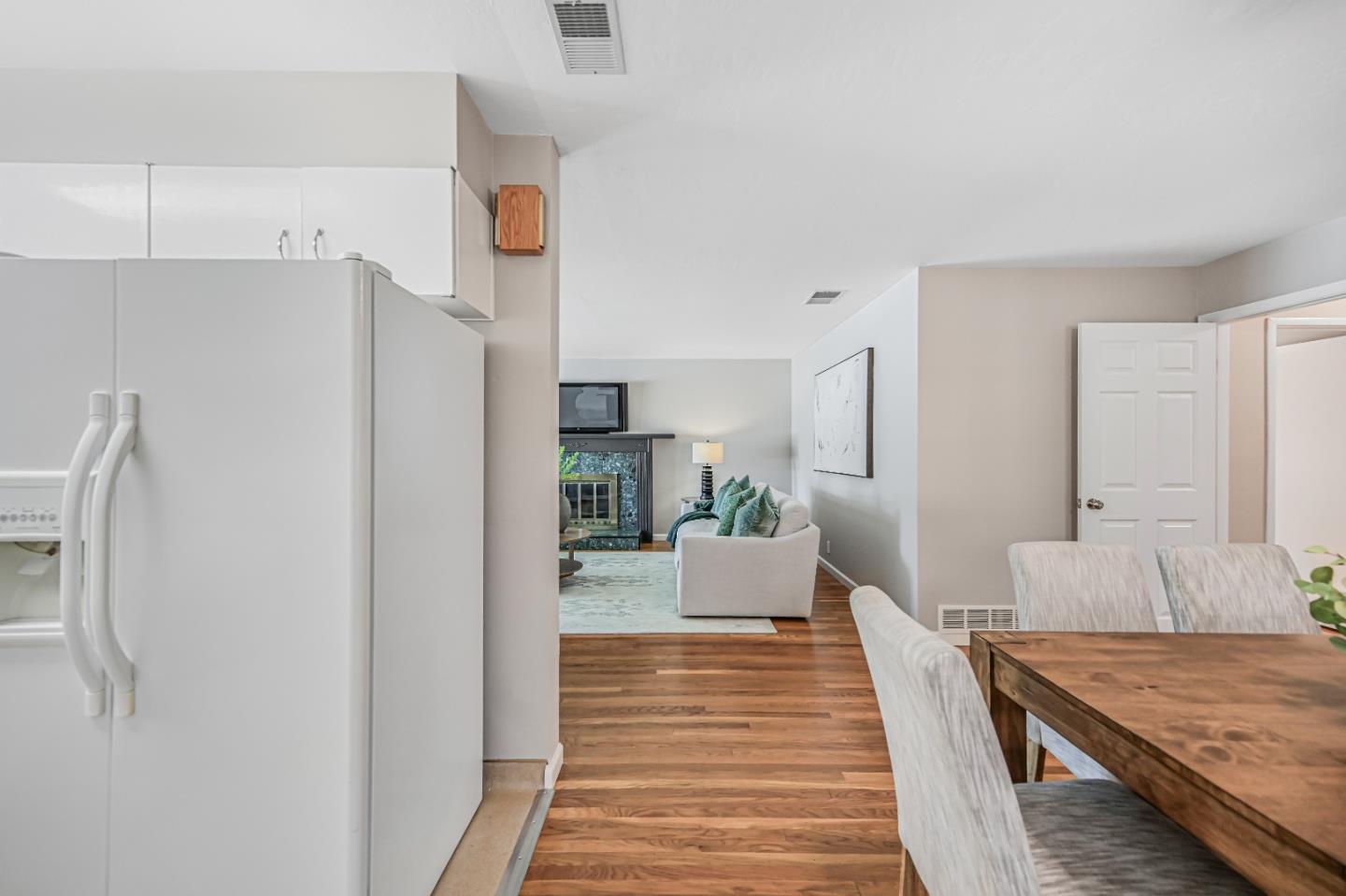 Detail Gallery Image 14 of 19 For 1654 Alison Ave, Mountain View,  CA 94040 - 3 Beds | 2 Baths