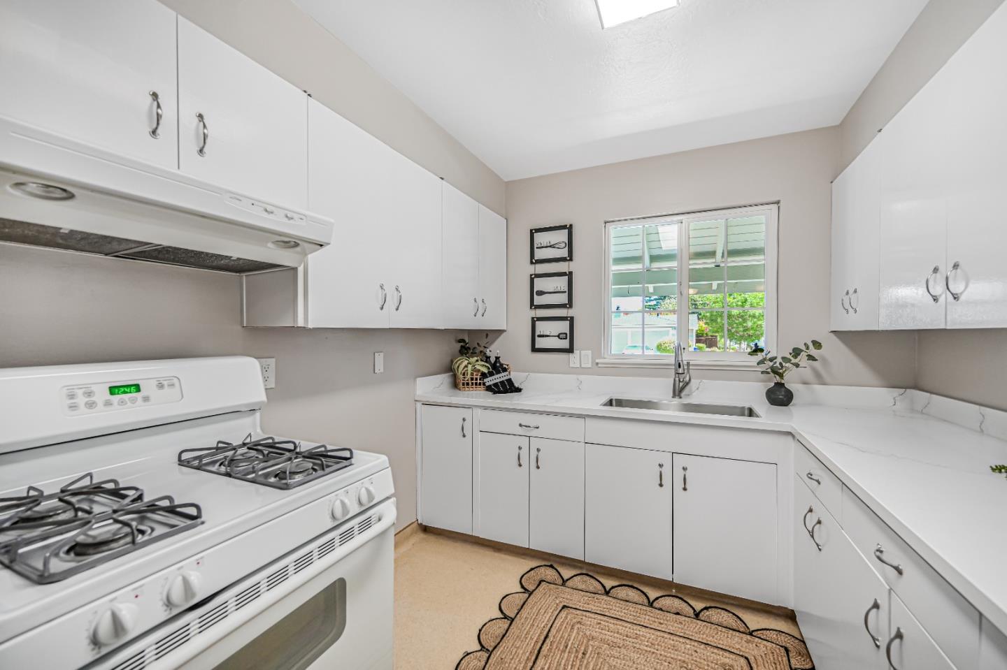 Detail Gallery Image 17 of 19 For 1654 Alison Ave, Mountain View,  CA 94040 - 3 Beds | 2 Baths