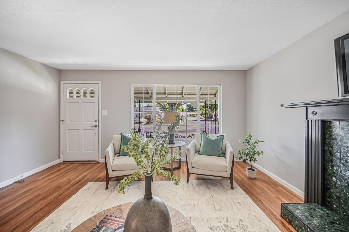 Detail Gallery Image 4 of 19 For 1654 Alison Ave, Mountain View,  CA 94040 - 3 Beds | 2 Baths