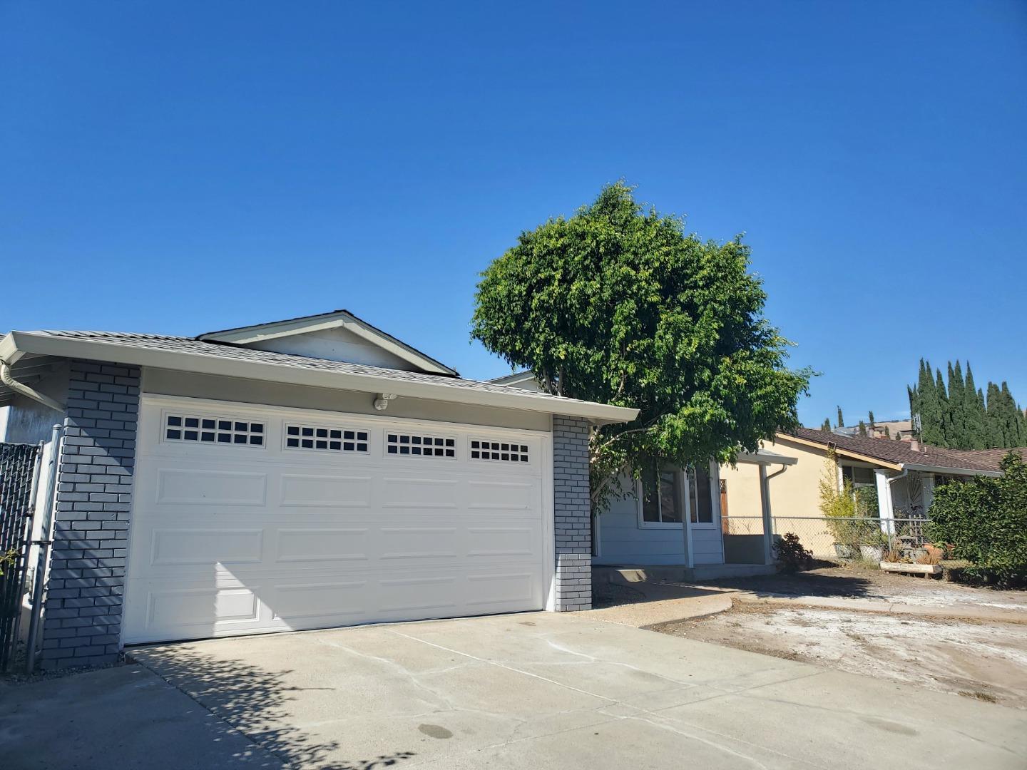 Detail Gallery Image 3 of 13 For 2931 Remington Way, San Jose,  CA 95148 - 3 Beds | 2 Baths