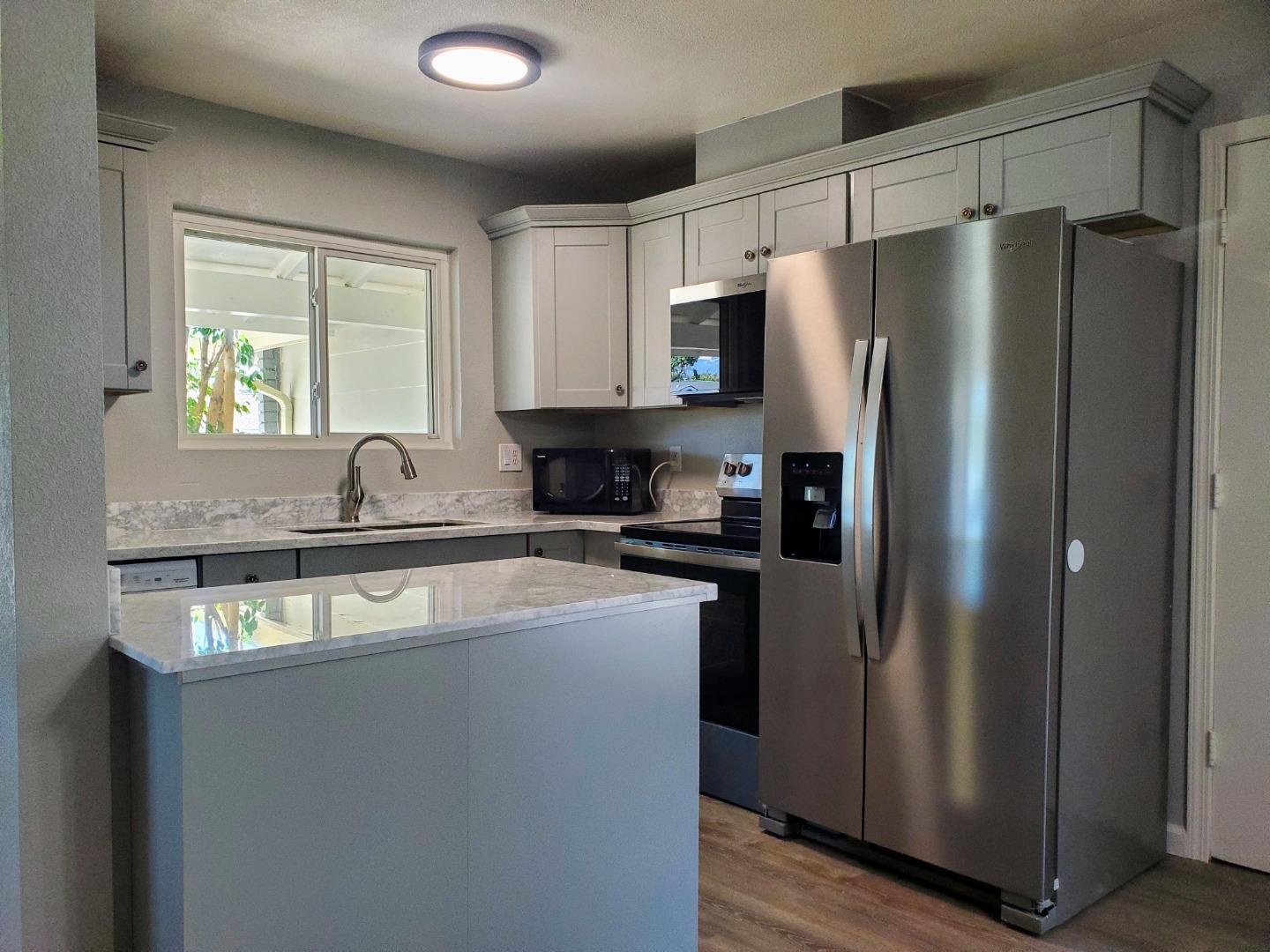 Detail Gallery Image 6 of 13 For 2931 Remington Way, San Jose,  CA 95148 - 3 Beds | 2 Baths