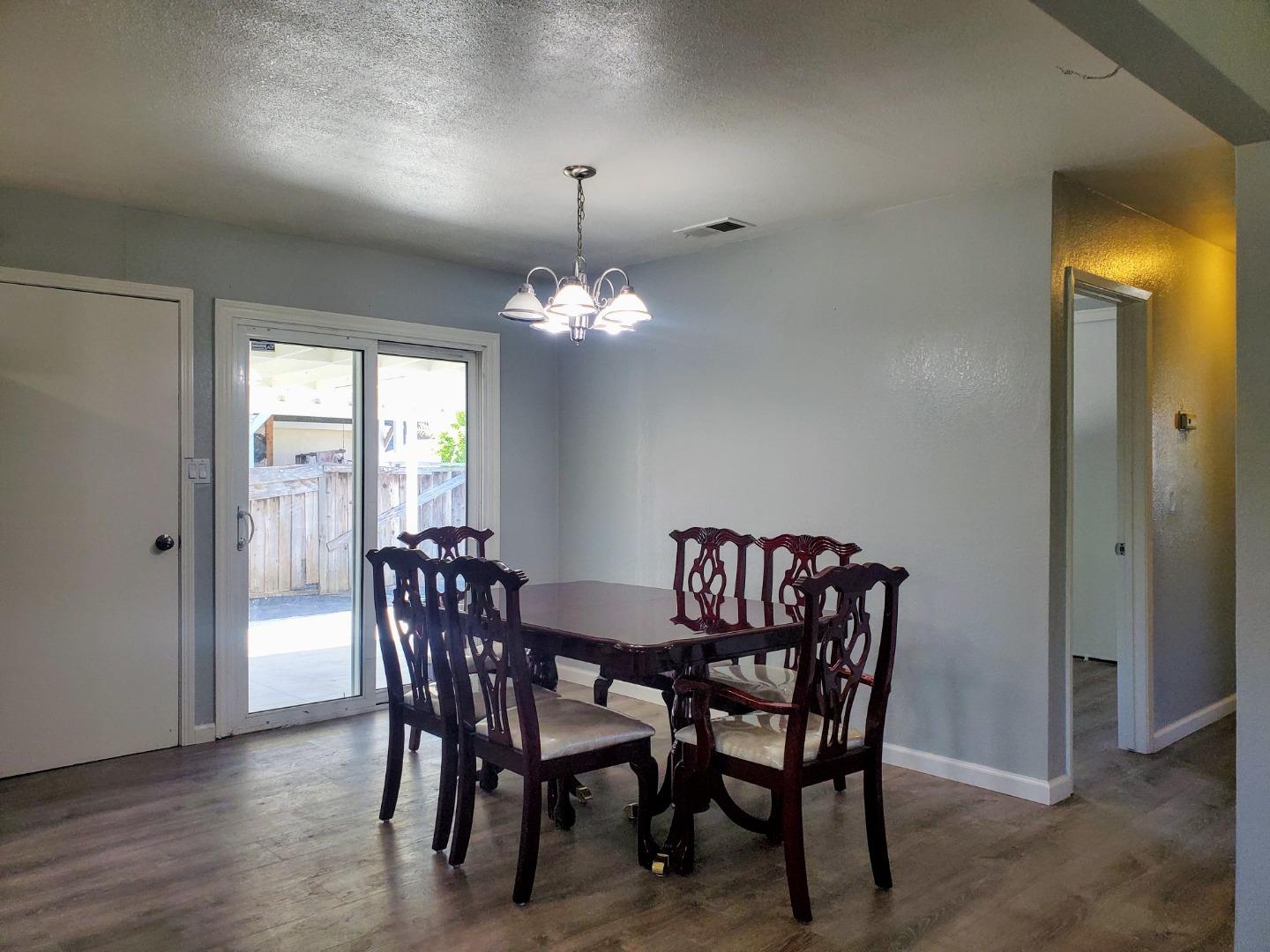 Detail Gallery Image 9 of 13 For 2931 Remington Way, San Jose,  CA 95148 - 3 Beds | 2 Baths