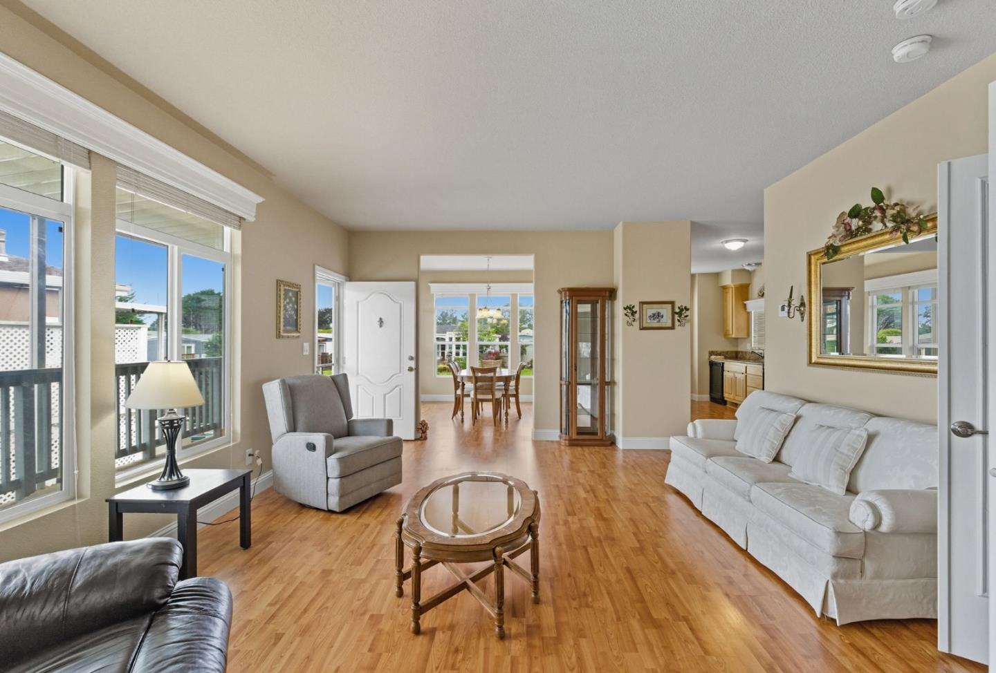 Detail Gallery Image 4 of 14 For 84 Creekside #84,  Half Moon Bay,  CA 94019 - 3 Beds | 2 Baths