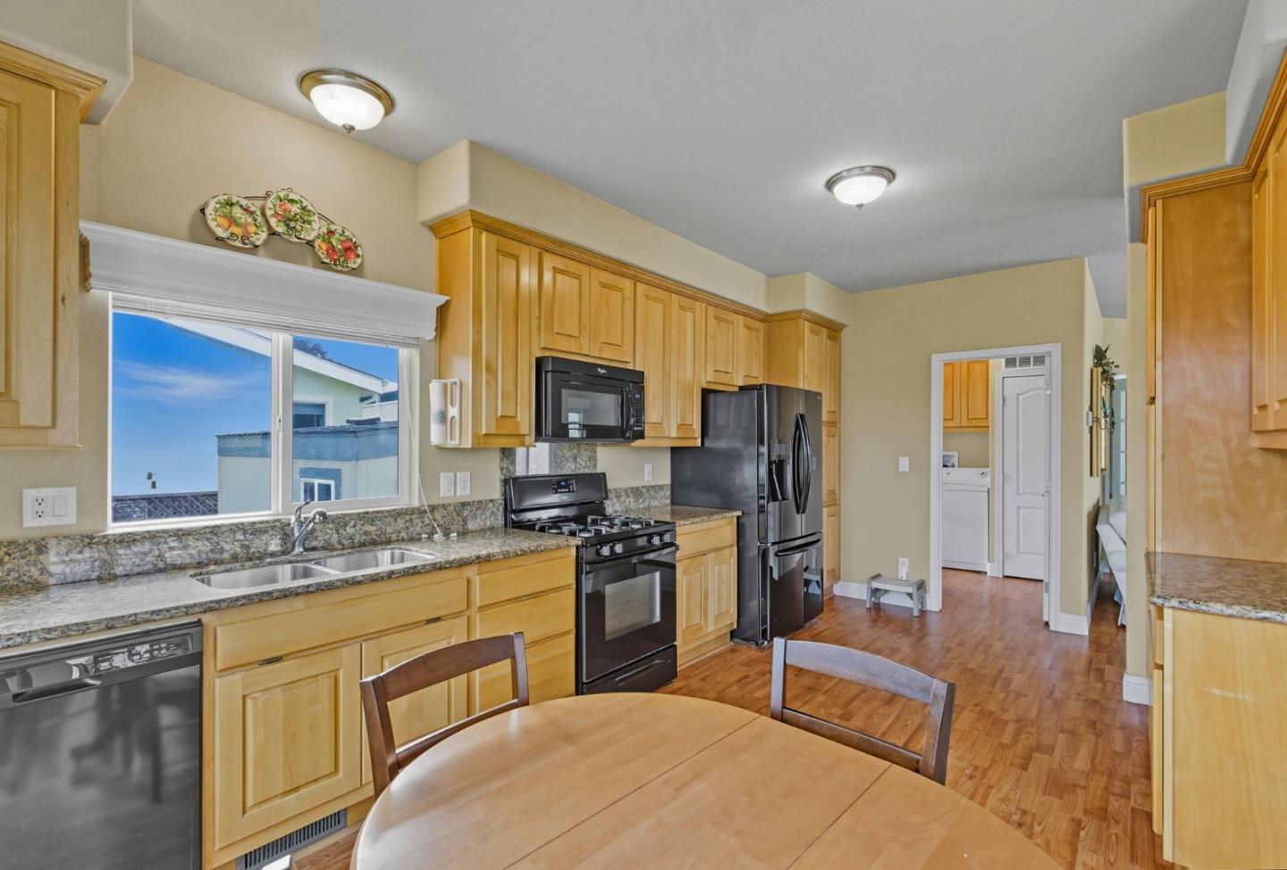 Detail Gallery Image 8 of 14 For 84 Creekside #84,  Half Moon Bay,  CA 94019 - 3 Beds | 2 Baths