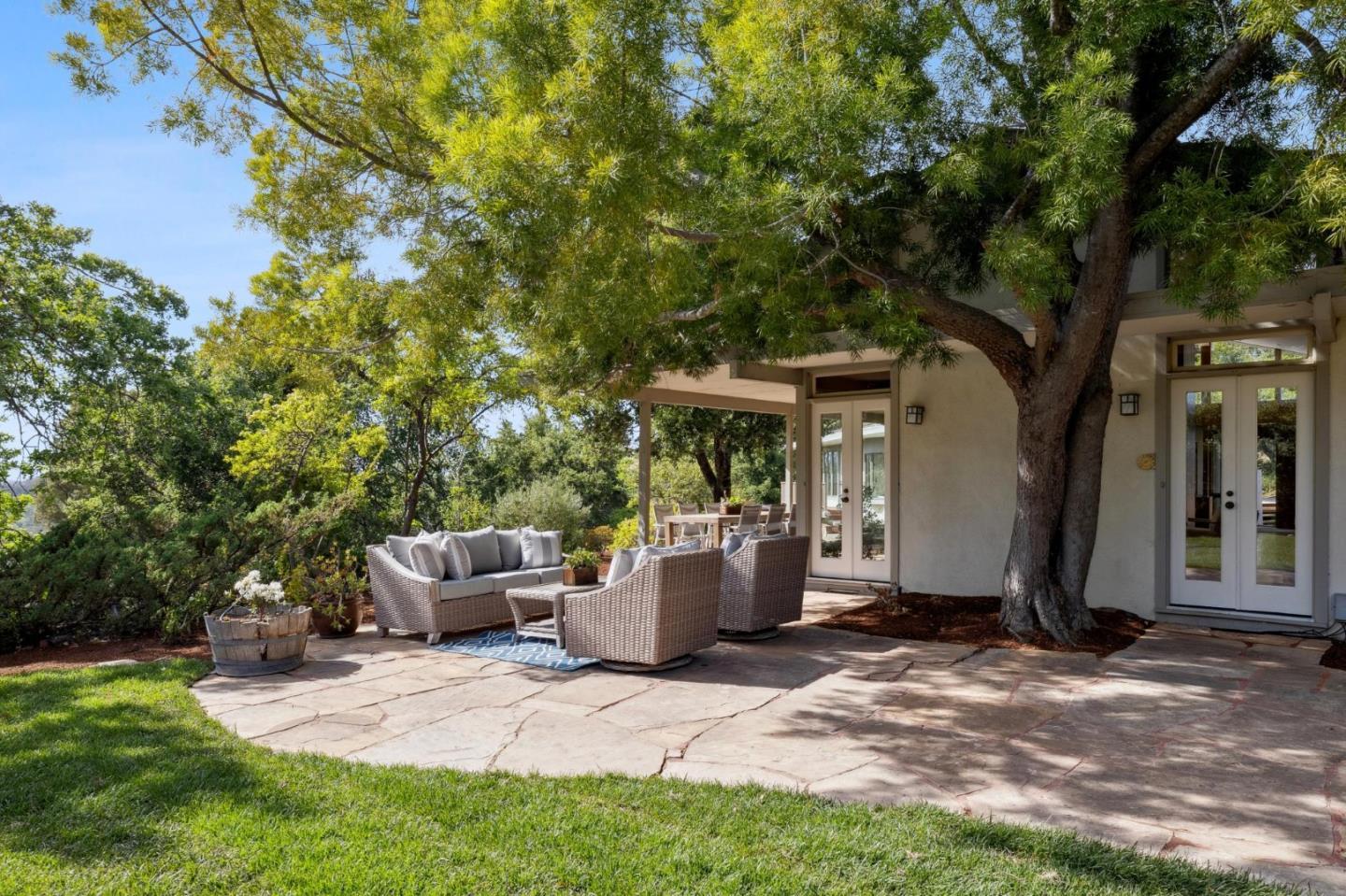 Detail Gallery Image 32 of 36 For 12675 La Cresta Dr, Los Altos Hills,  CA 94022 - 4 Beds | 3 Baths