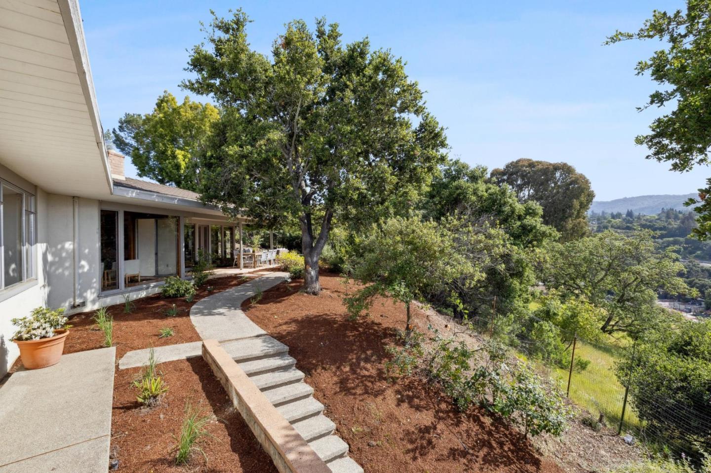 Detail Gallery Image 33 of 36 For 12675 La Cresta Dr, Los Altos Hills,  CA 94022 - 4 Beds | 3 Baths