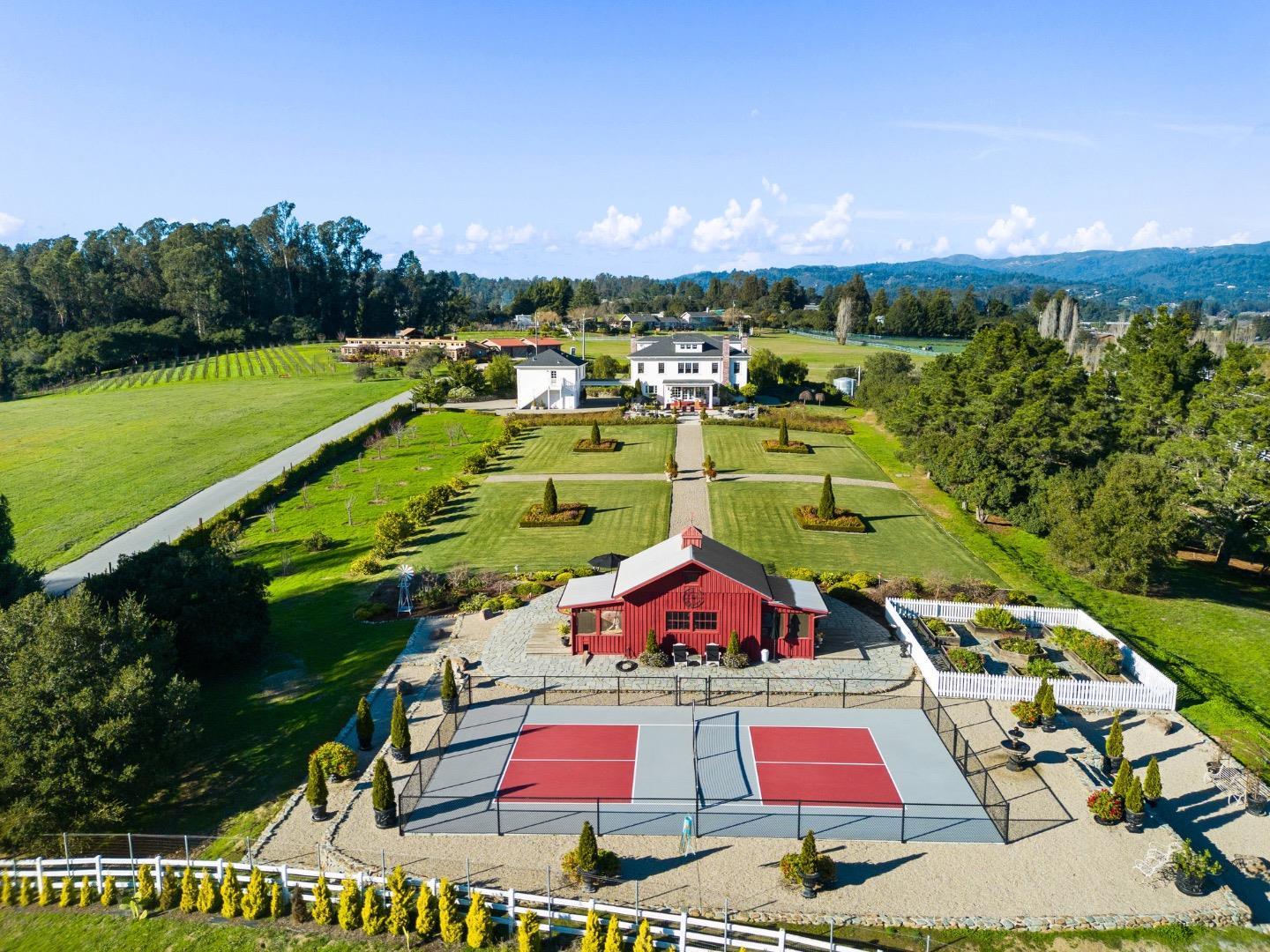 Detail Gallery Image 3 of 95 For 155 Scarlet Ct, Watsonville,  CA 95076 - 4 Beds | 3/1 Baths