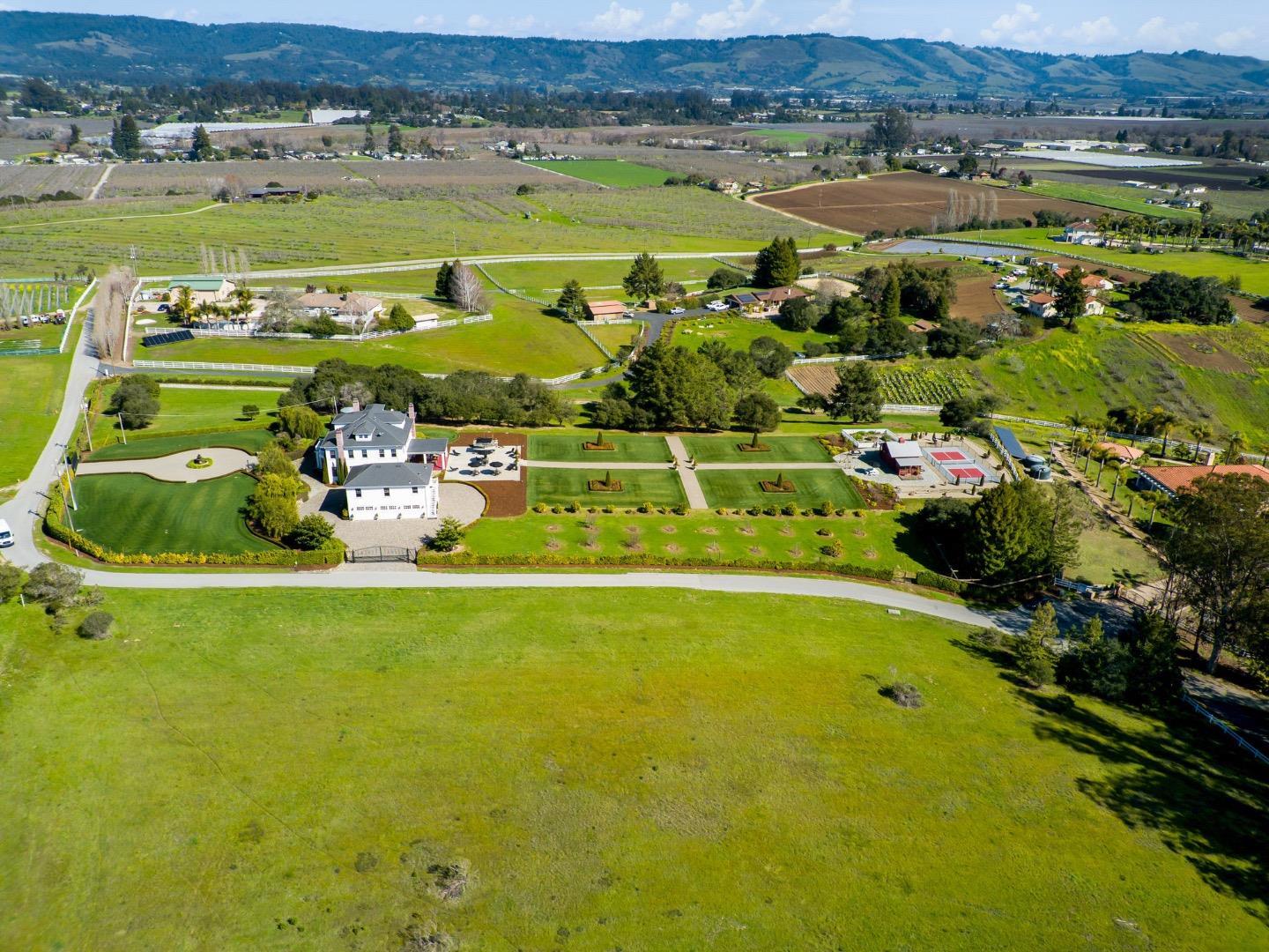 Detail Gallery Image 85 of 95 For 155 Scarlet Ct, Watsonville,  CA 95076 - 4 Beds | 3/1 Baths