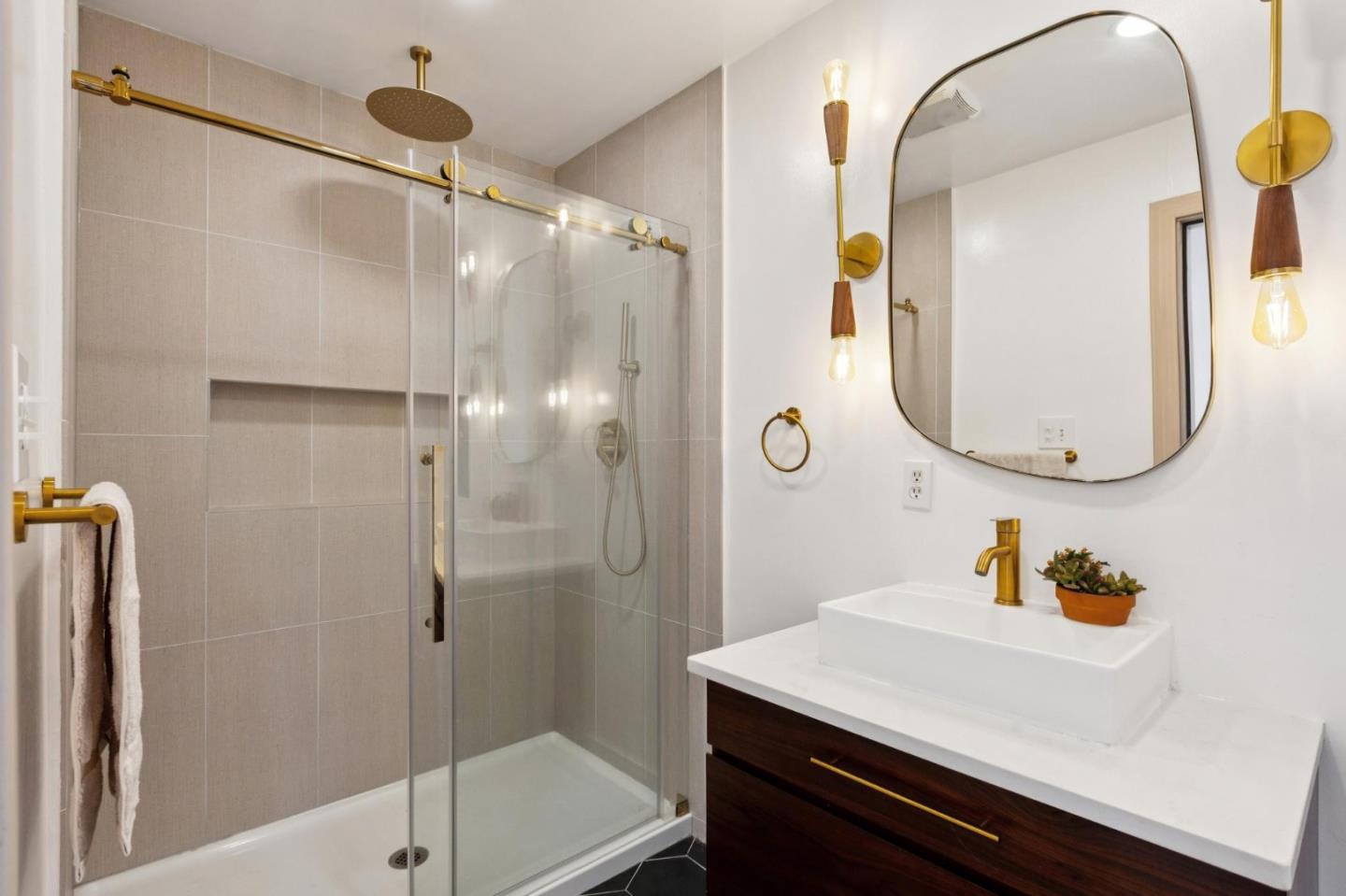 Detail Gallery Image 13 of 27 For 1257 Laurel Ave, East Palo Alto,  CA 94303 - 3 Beds | 2 Baths