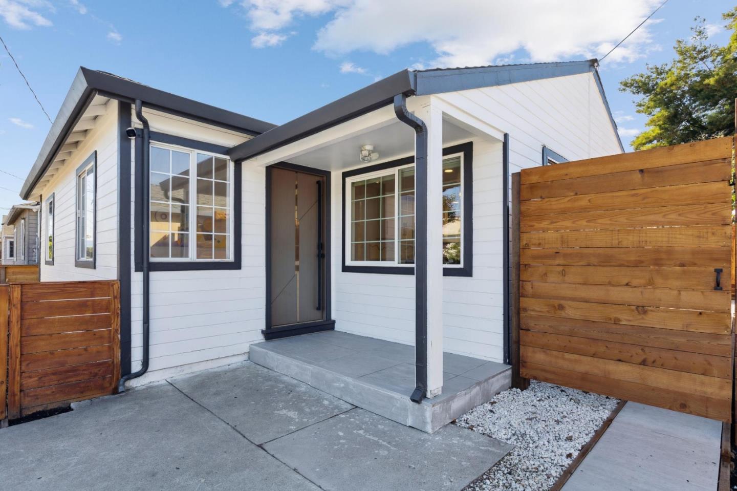 Detail Gallery Image 3 of 27 For 1257 Laurel Ave, East Palo Alto,  CA 94303 - 3 Beds | 2 Baths