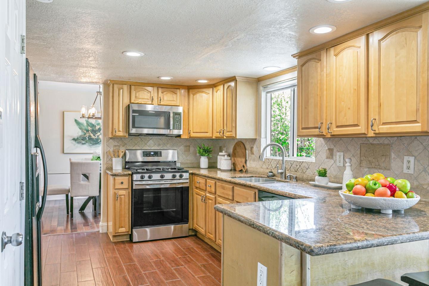 Detail Gallery Image 12 of 39 For 1299 Fallen Leaf Dr, Milpitas,  CA 95035 - 4 Beds | 2/1 Baths