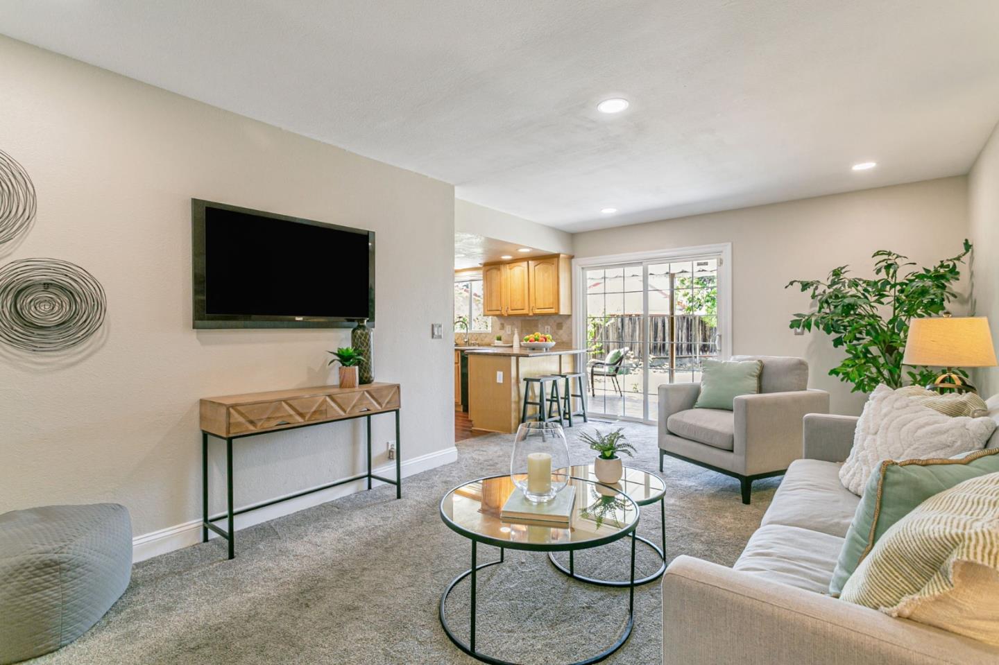 Detail Gallery Image 8 of 39 For 1299 Fallen Leaf Dr, Milpitas,  CA 95035 - 4 Beds | 2/1 Baths