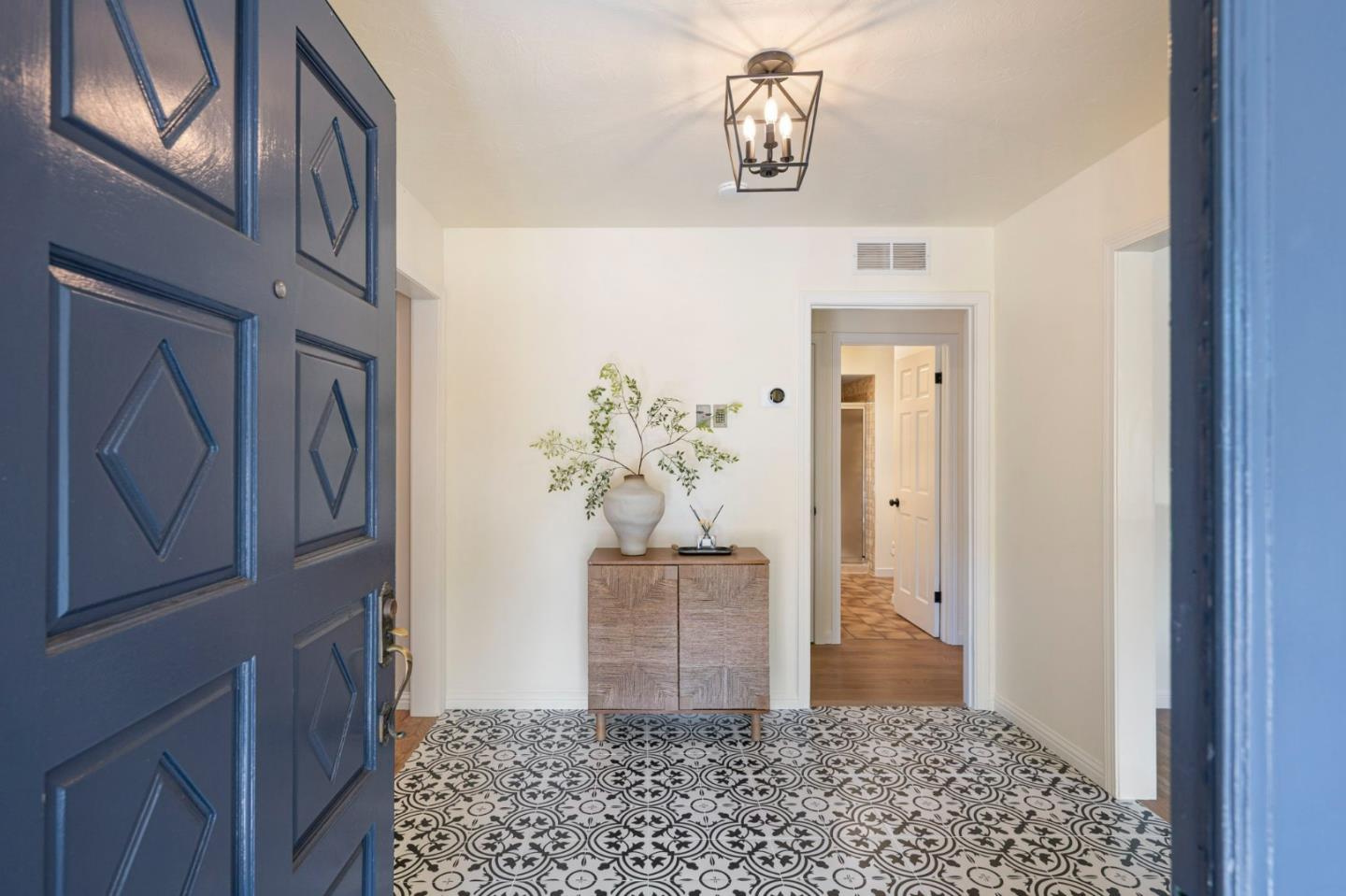 Detail Gallery Image 3 of 27 For 1117 Truman St, Redwood City,  CA 94061 - 3 Beds | 2 Baths