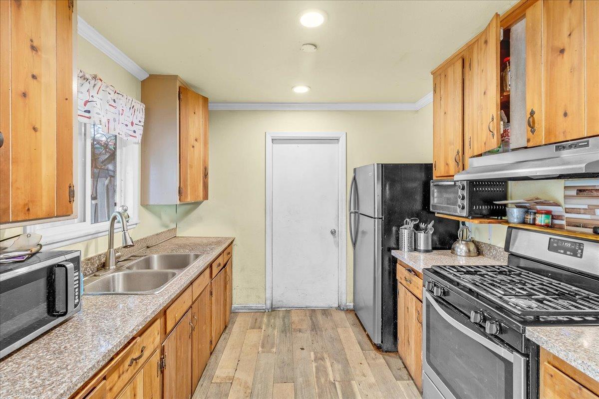 Detail Gallery Image 10 of 22 For 730 Los Coches Ave, Salinas,  CA 93906 - 3 Beds | 1/1 Baths