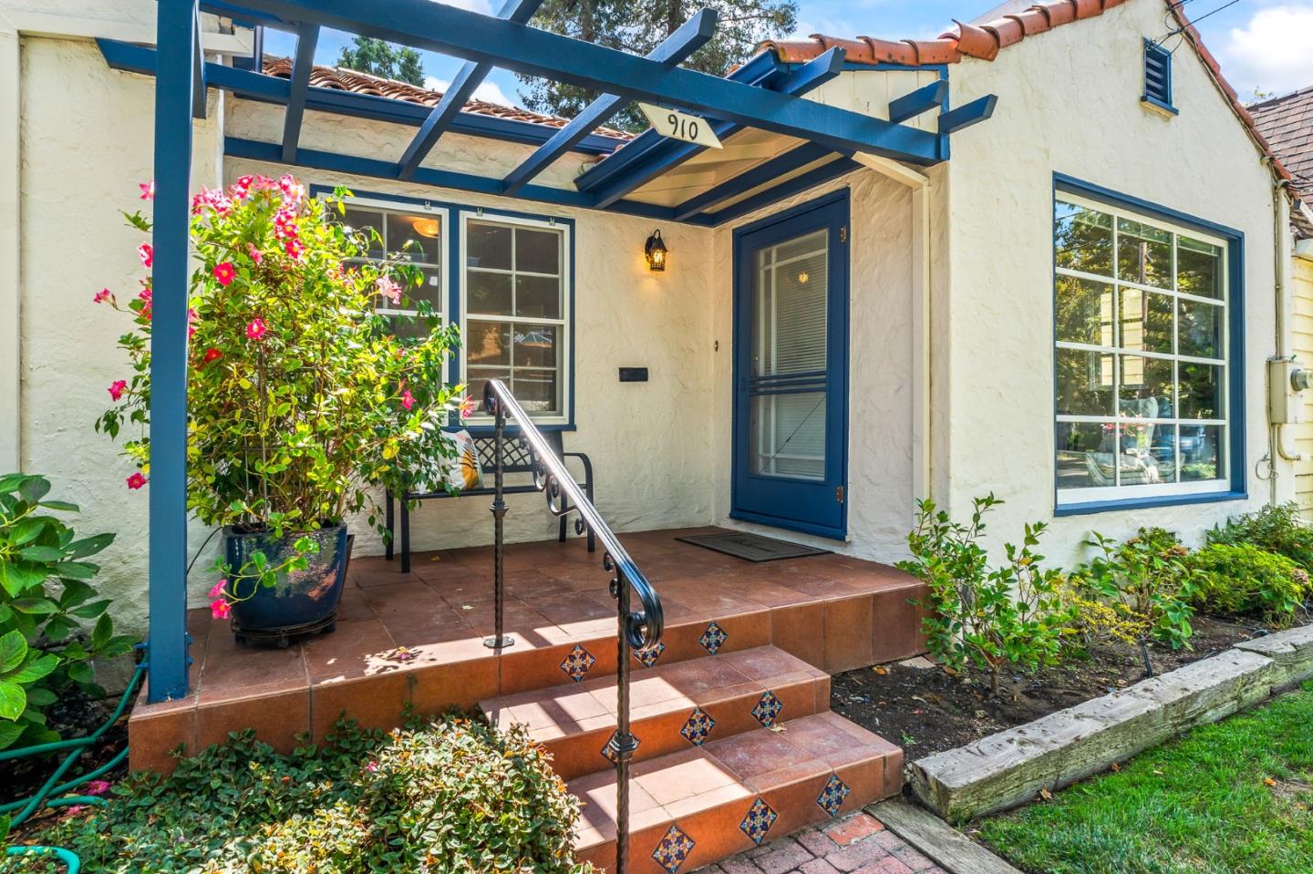 Detail Gallery Image 3 of 42 For 910 Pine Ave, San Jose,  CA 95125 - 2 Beds | 1 Baths