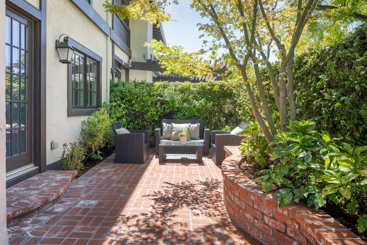 Detail Gallery Image 13 of 14 For 2424 Sharon Oaks Dr, Menlo Park,  CA 94025 - 3 Beds | 2/1 Baths