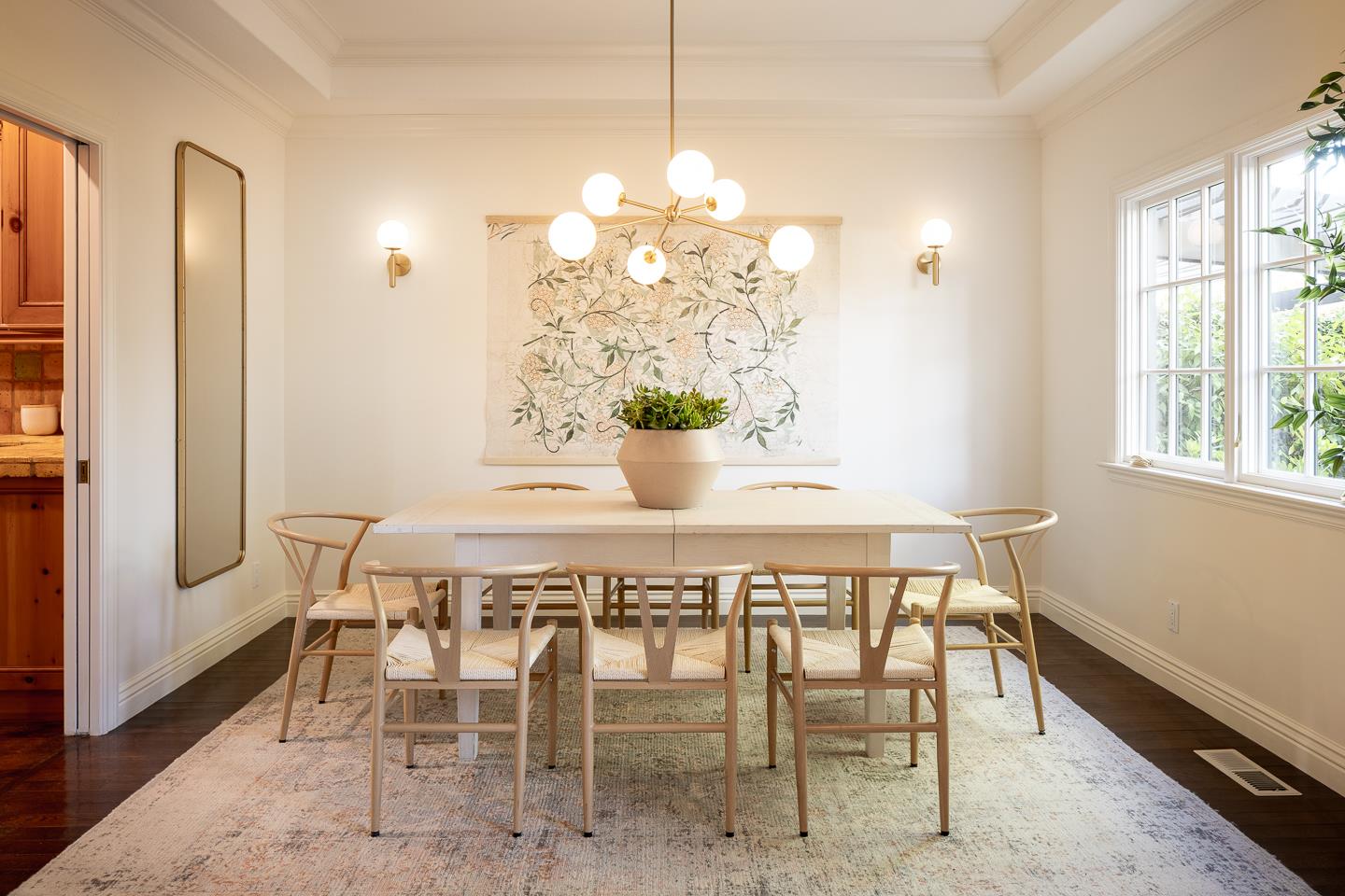 Detail Gallery Image 4 of 14 For 2424 Sharon Oaks Dr, Menlo Park,  CA 94025 - 3 Beds | 2/1 Baths