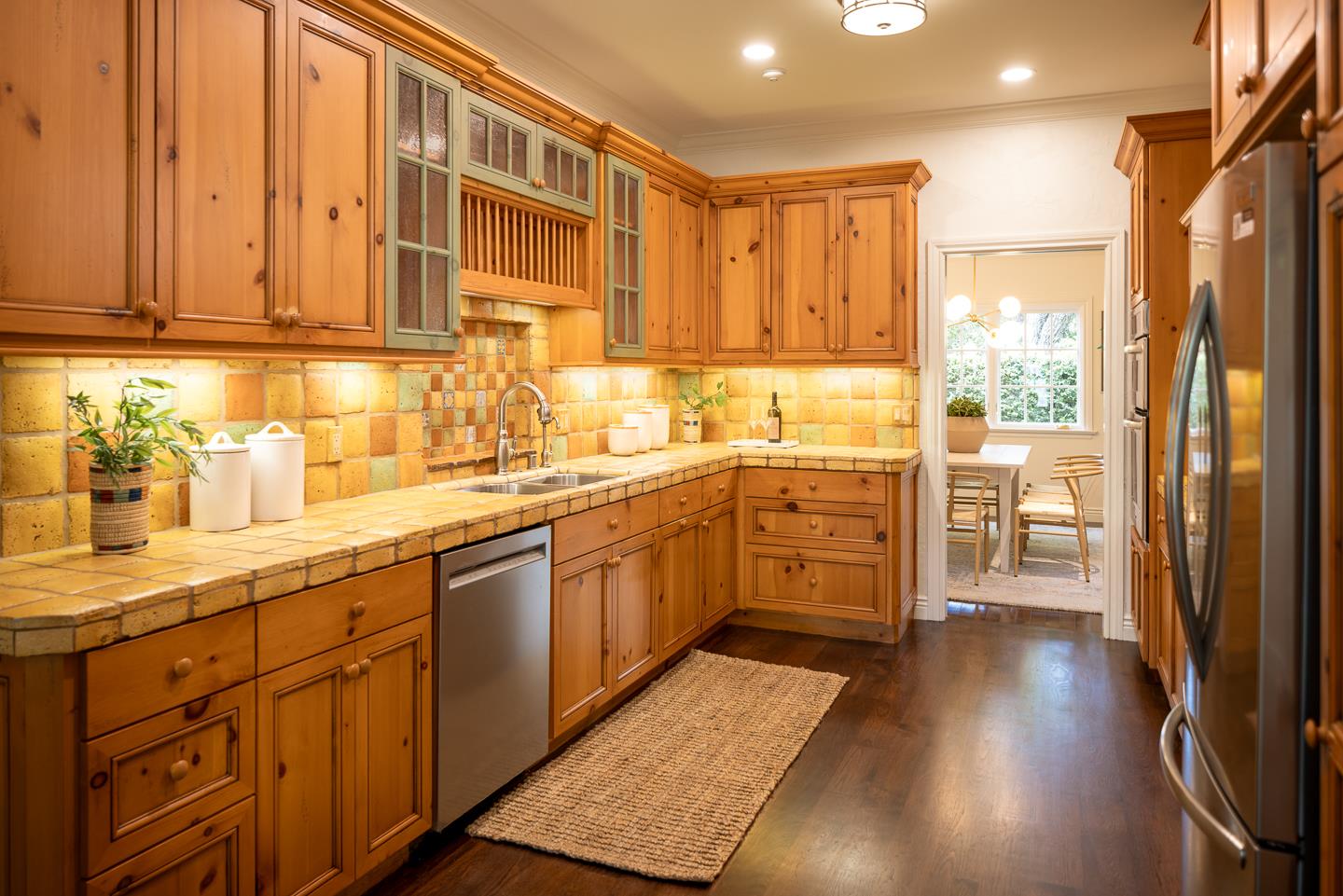 Detail Gallery Image 5 of 14 For 2424 Sharon Oaks Dr, Menlo Park,  CA 94025 - 3 Beds | 2/1 Baths
