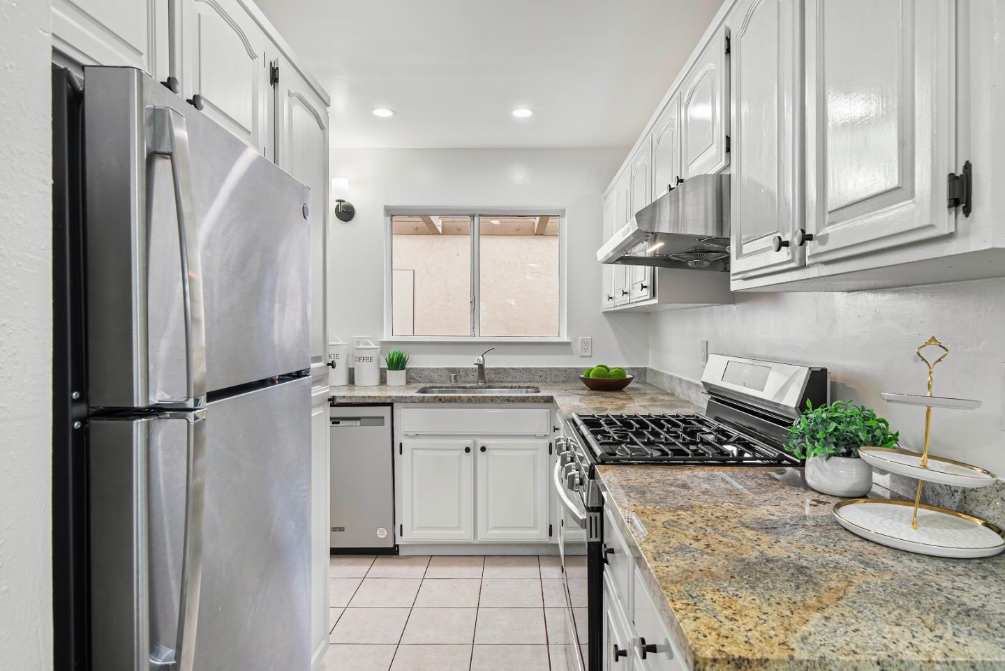 Detail Gallery Image 10 of 41 For 10359 Mary Ave, Cupertino,  CA 95014 - 2 Beds | 1/1 Baths