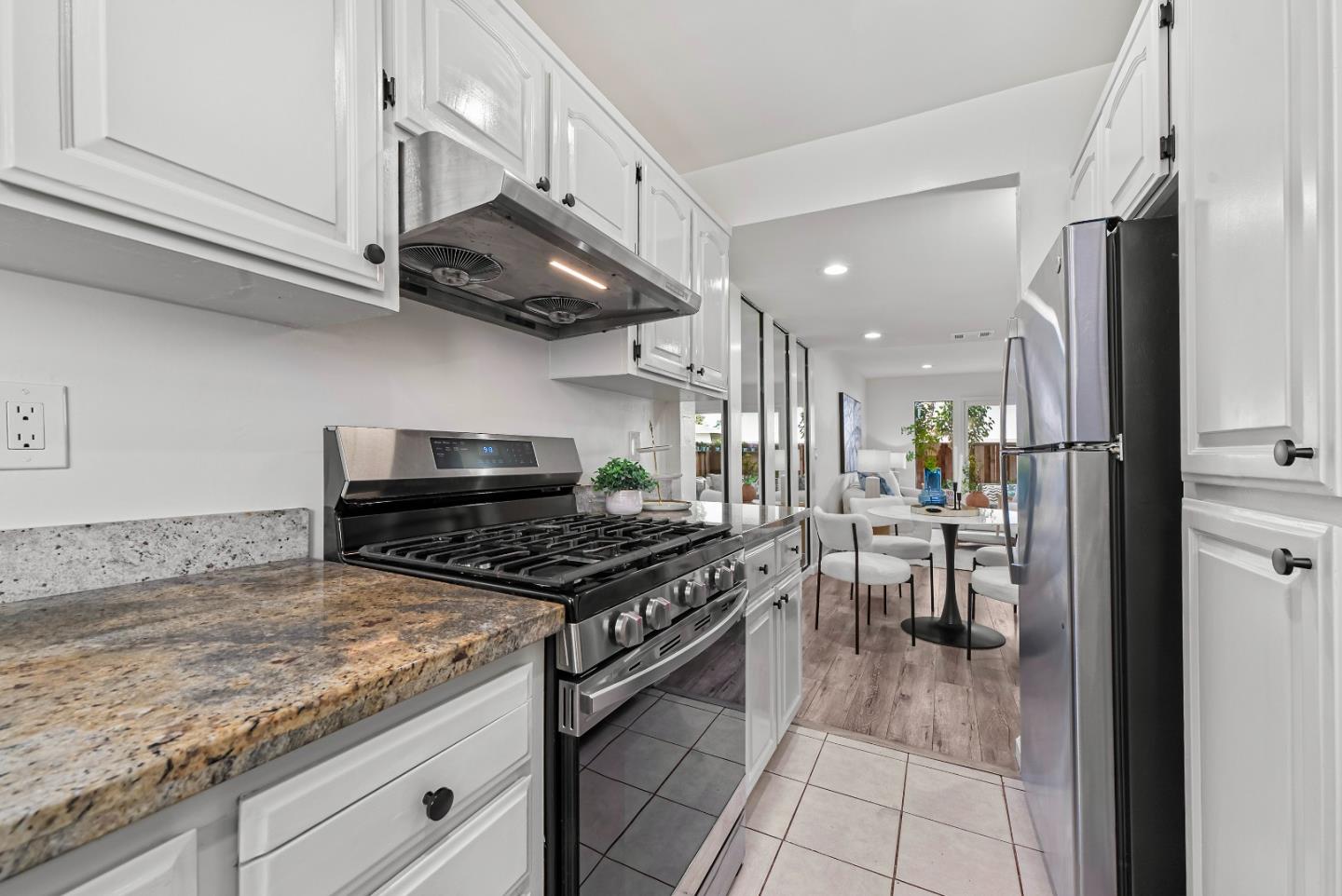 Detail Gallery Image 11 of 41 For 10359 Mary Ave, Cupertino,  CA 95014 - 2 Beds | 1/1 Baths