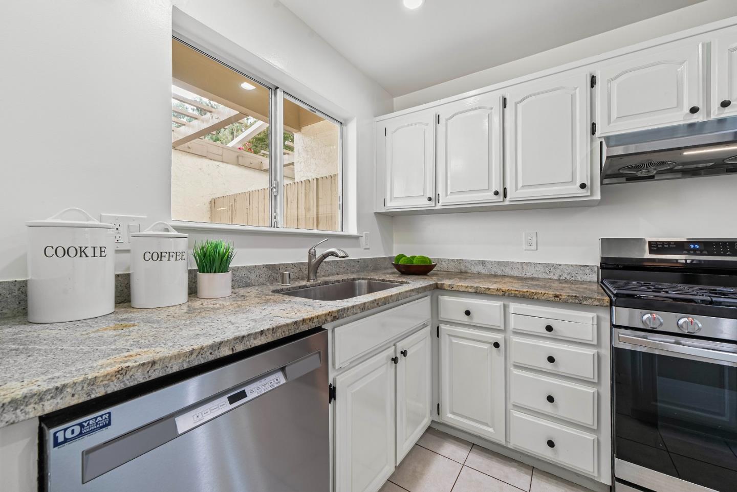 Detail Gallery Image 12 of 41 For 10359 Mary Ave, Cupertino,  CA 95014 - 2 Beds | 1/1 Baths