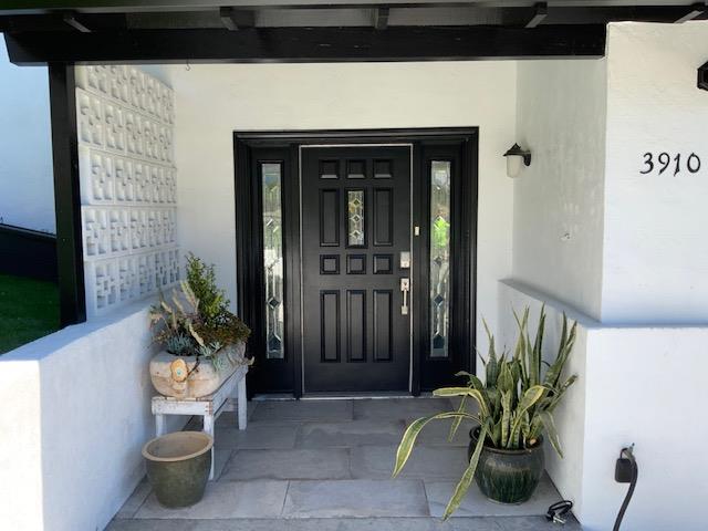 Detail Gallery Image 2 of 13 For 3910 Oak Hill Rd, Oakland,  CA 94605 - 3 Beds | 2 Baths