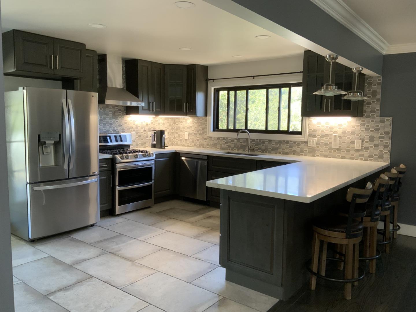 Detail Gallery Image 4 of 13 For 3910 Oak Hill Rd, Oakland,  CA 94605 - 3 Beds | 2 Baths