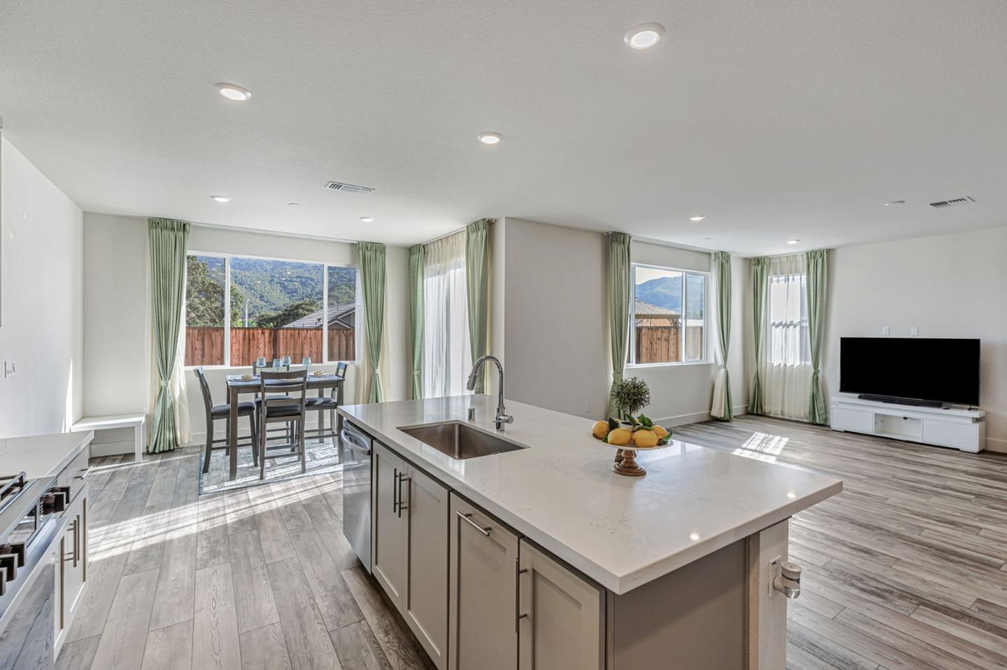 Detail Gallery Image 10 of 46 For 2520 Pasture St, Gilroy,  CA 95020 - 5 Beds | 3/1 Baths
